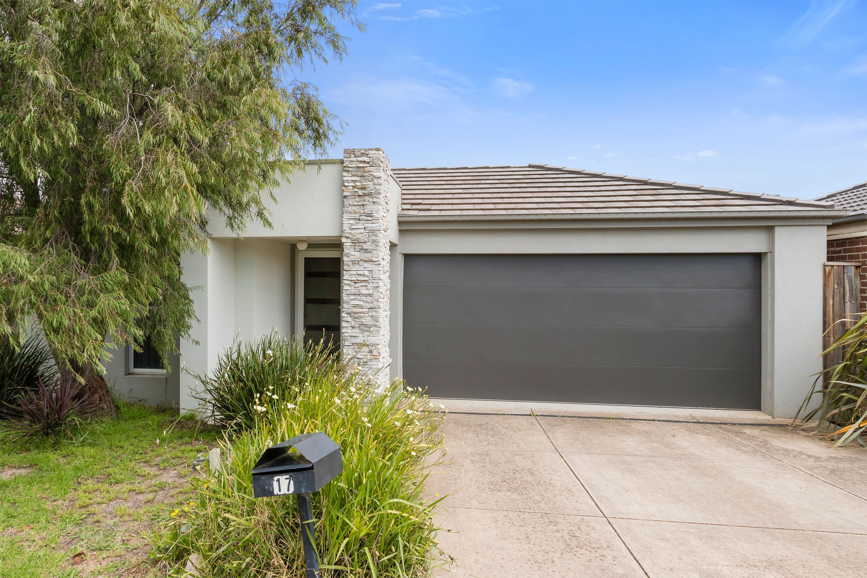 17 Wedgewood Drive, Pakenham, VIC 3810