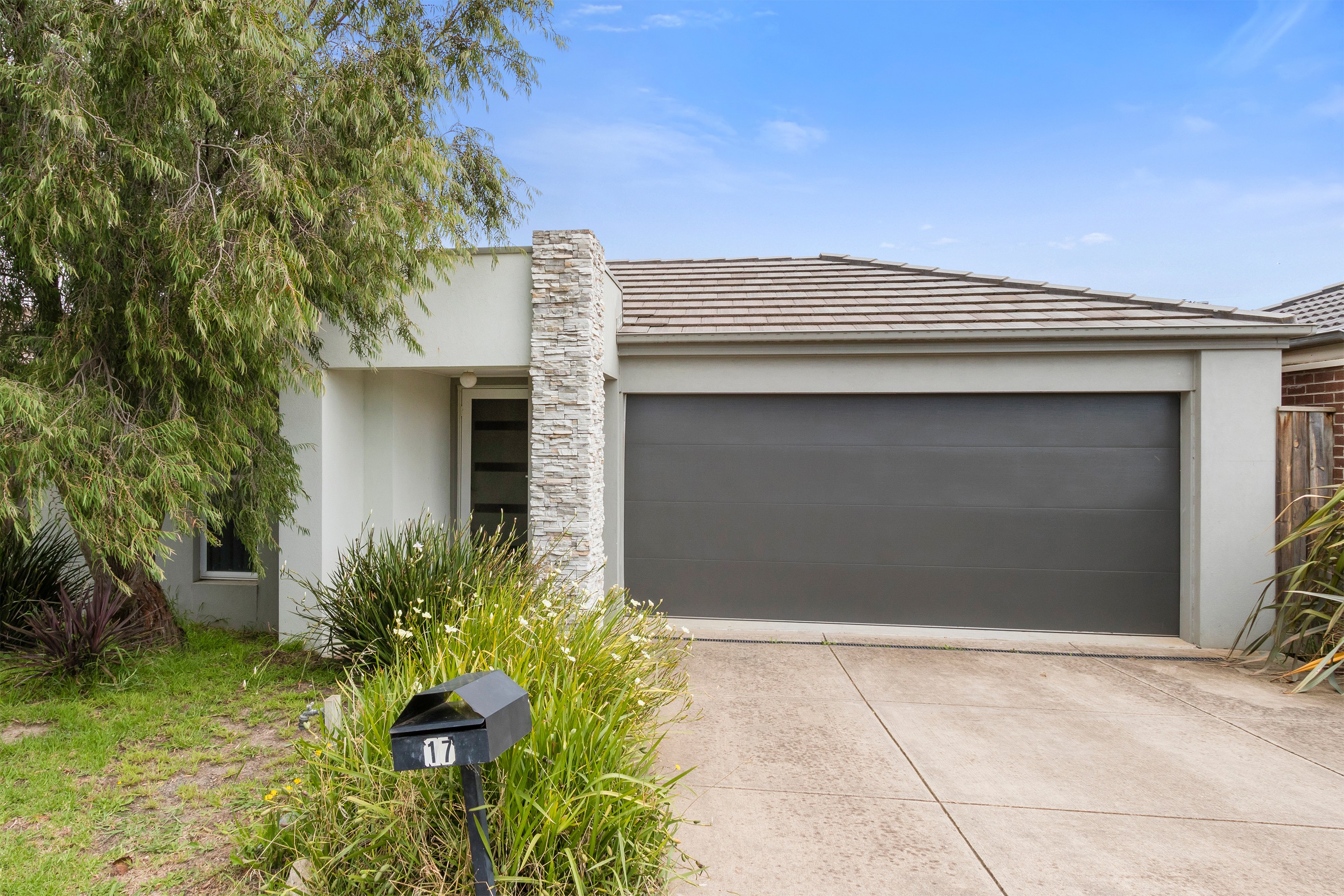 17 Wedgewood Drive, Pakenham, VIC 3810