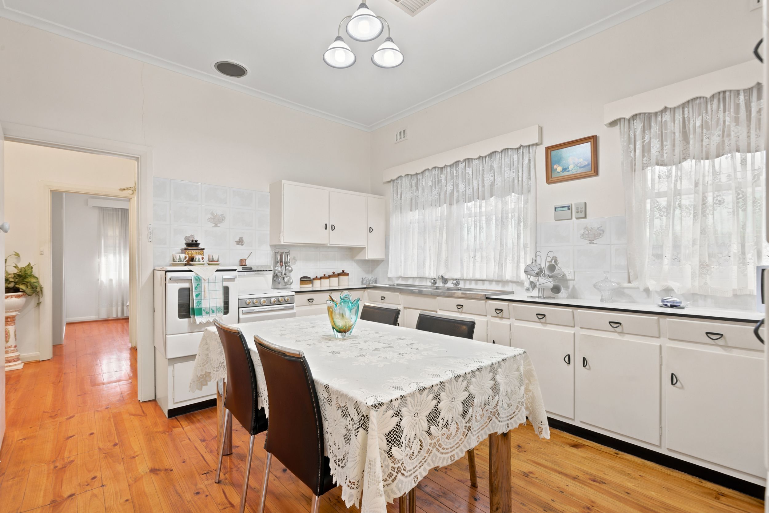 39 Essex Street South — photo 8 of 22