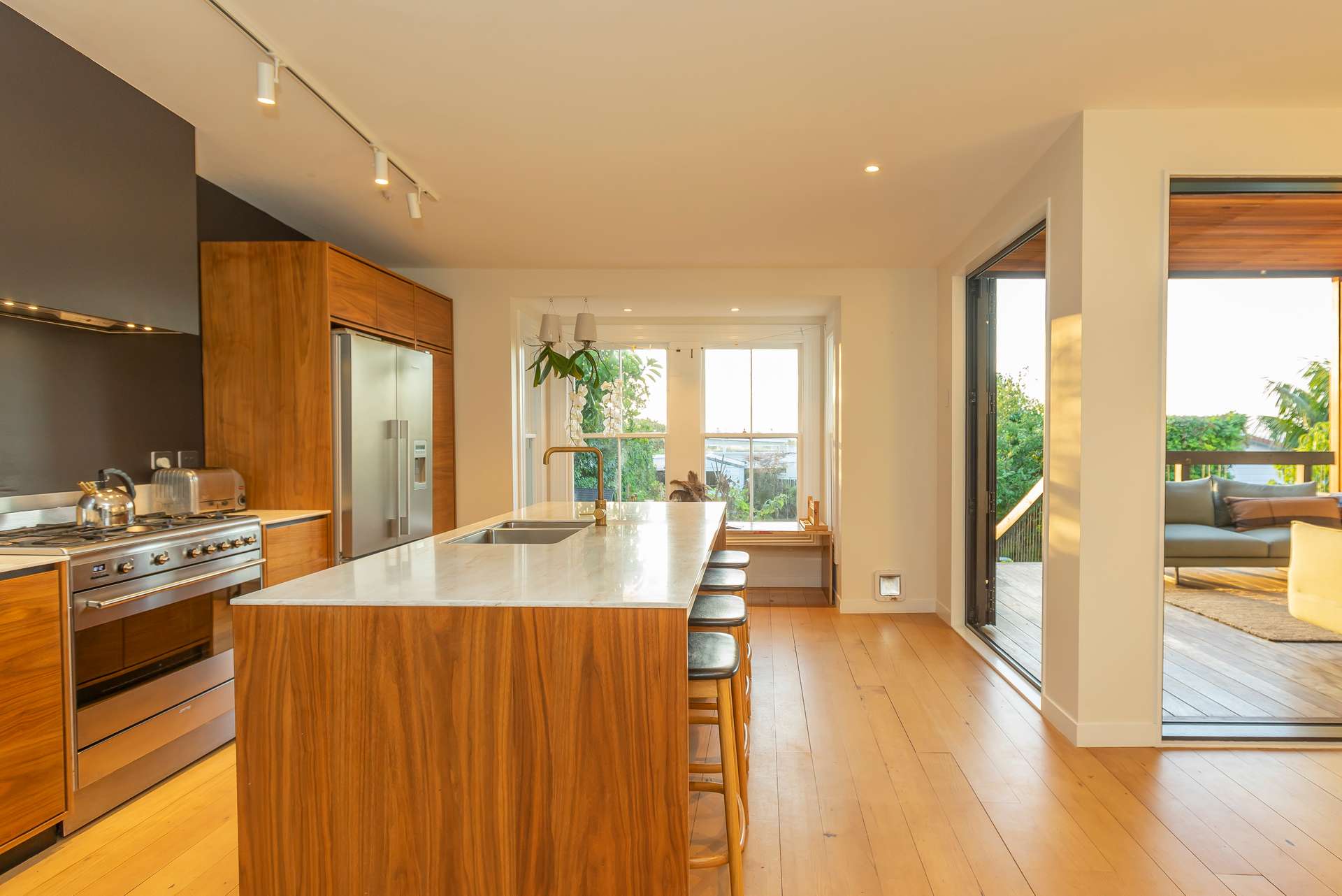 2 Kingsland Avenue photo 5