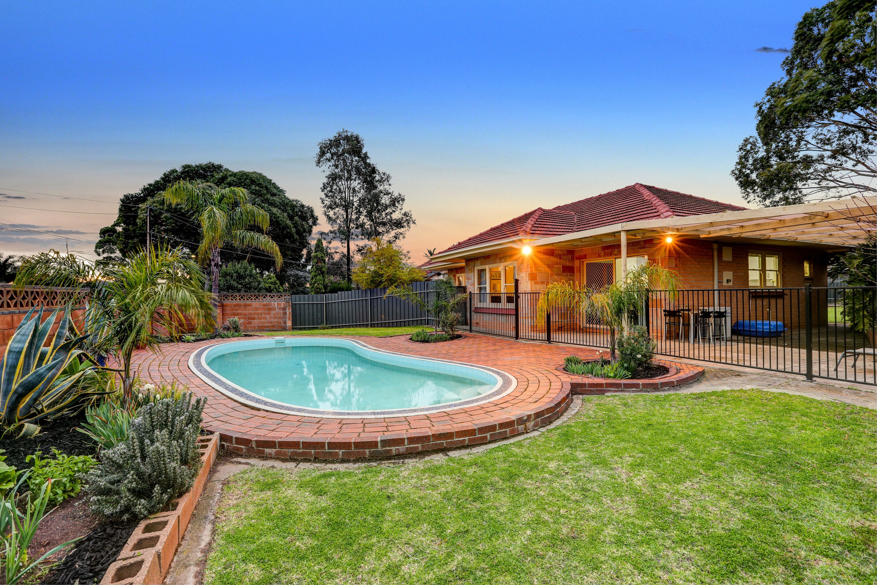 16 Bunbury Terrace, Valley View, SA 5093