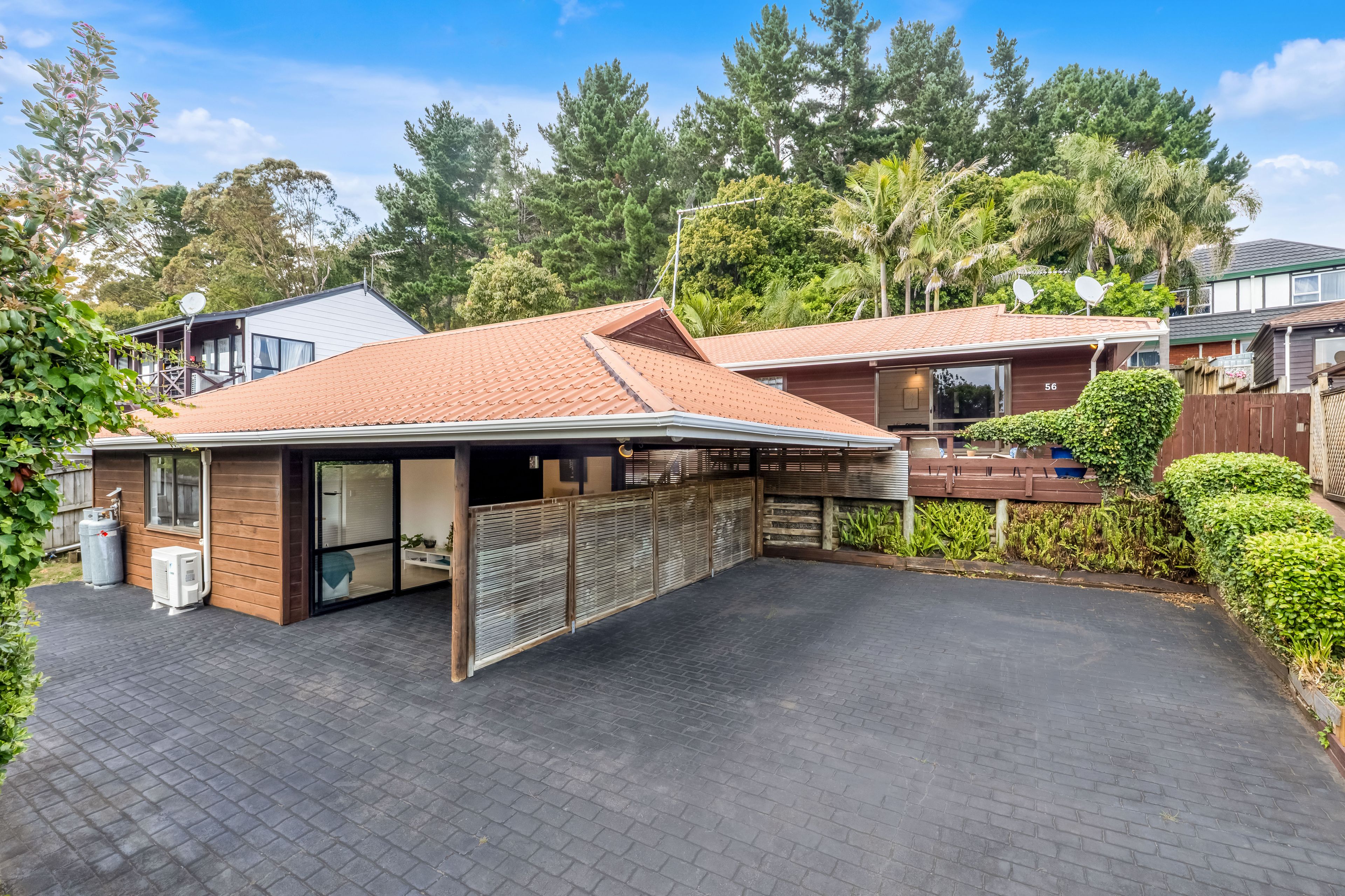 56 & 56A Glennandrew Drive, Half Moon Bay, Manukau City