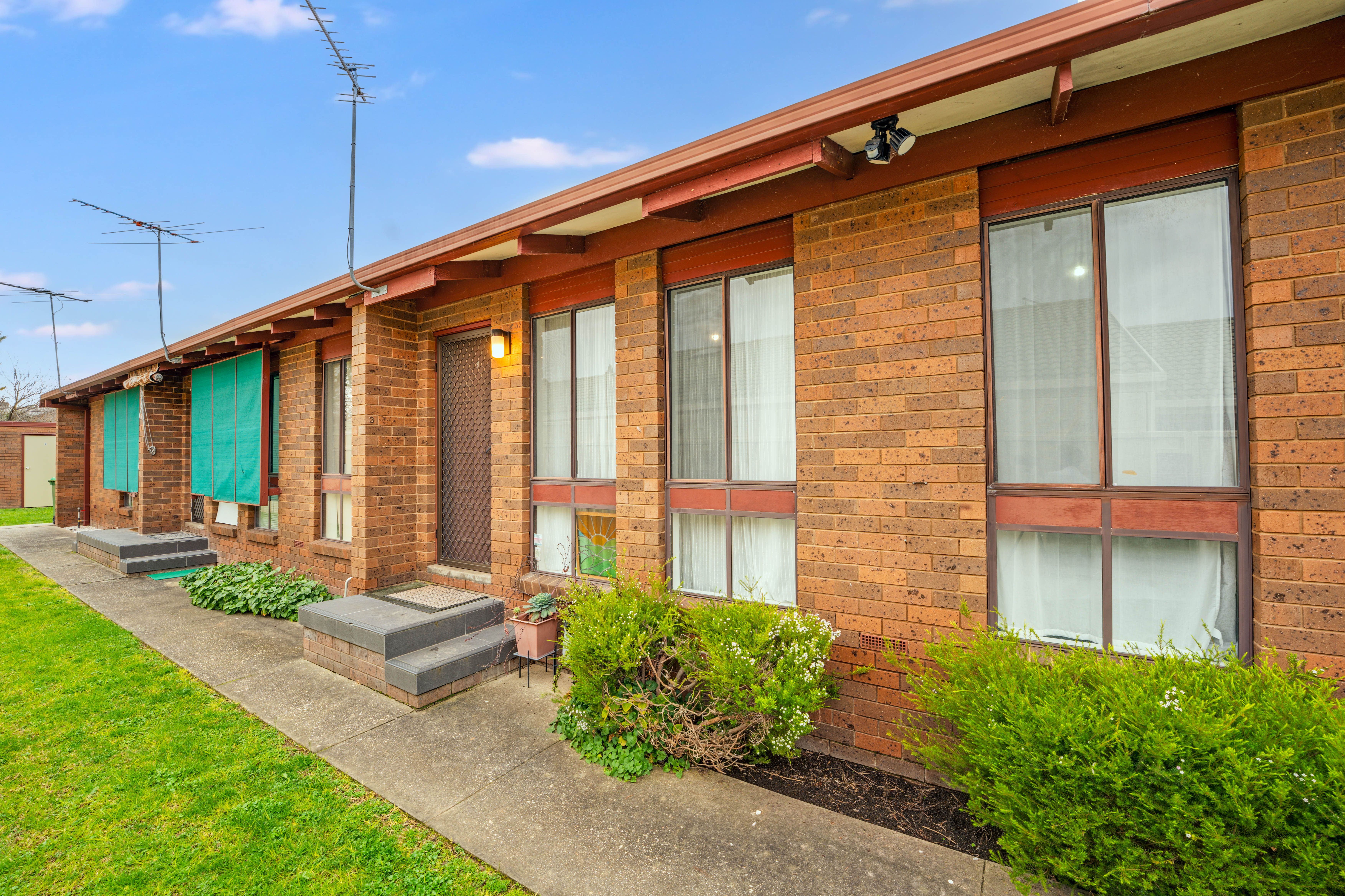 3/405 Griffith Road — photo 4 of 17