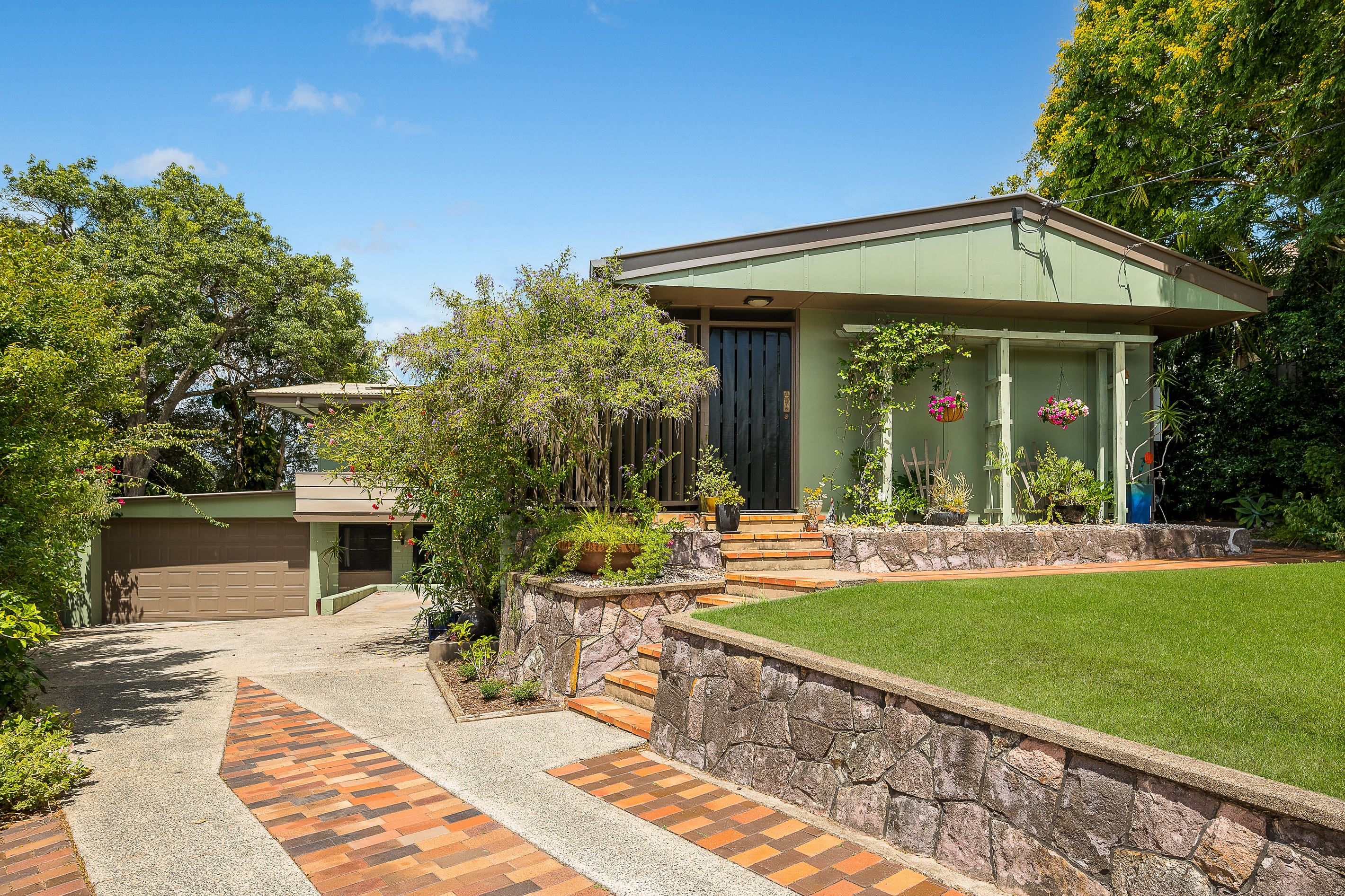 20 Quebec Avenue, Camp Hill, QLD 4152