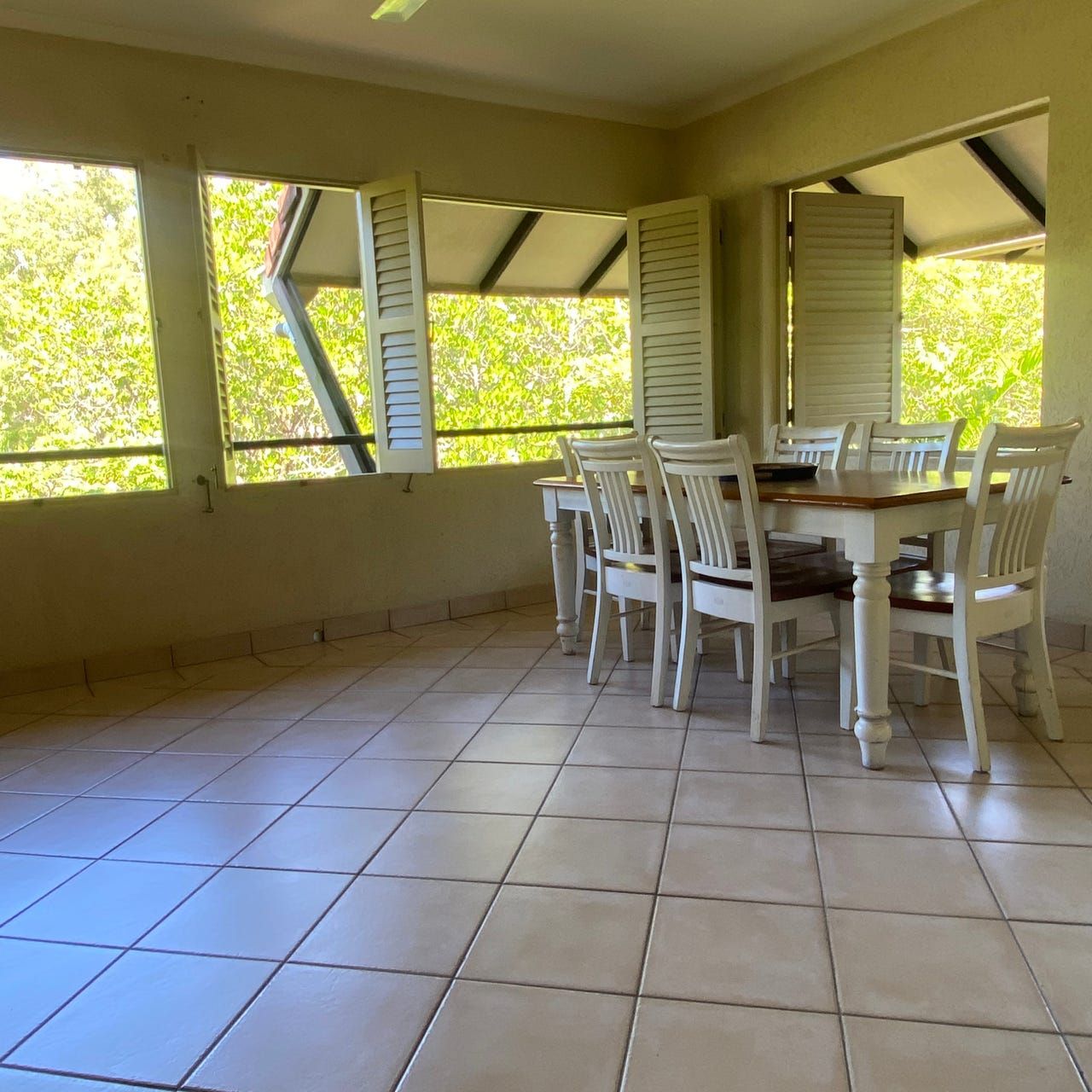 822/2-10 Greenslopes Street — photo 4 of 9