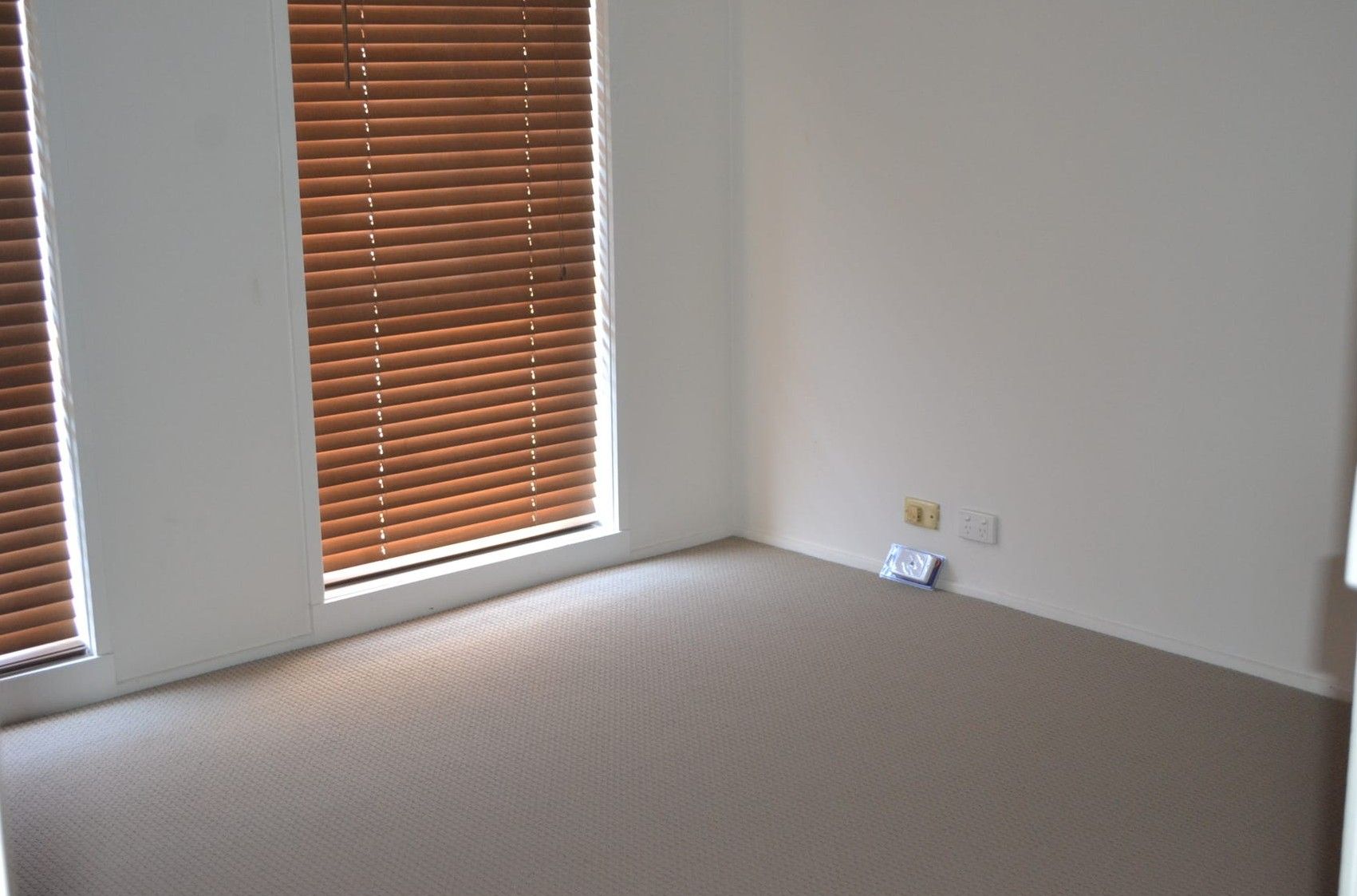10 Tania Court — photo 6 of 7