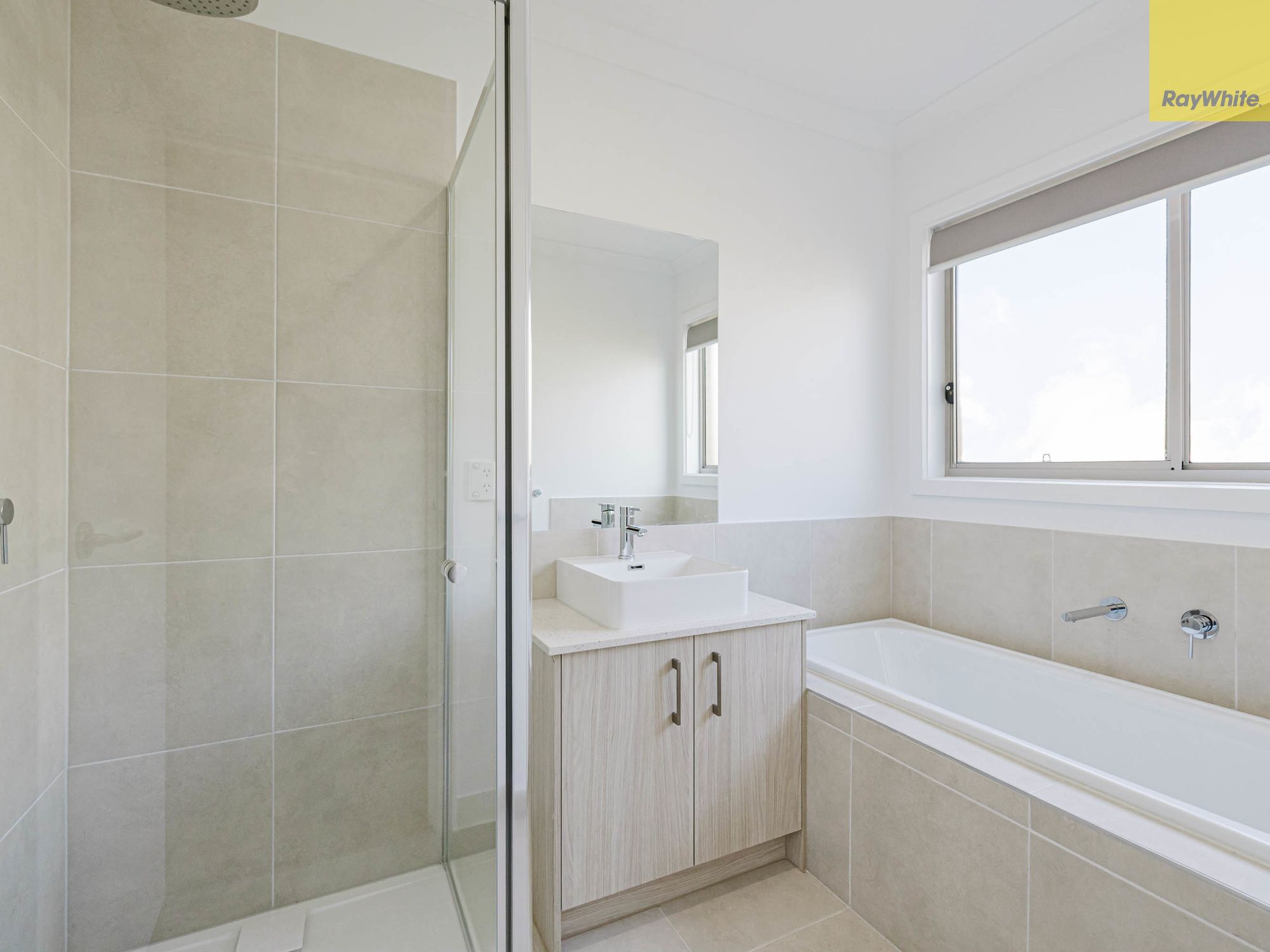 8 Valda Crescent — photo 11 of 14
