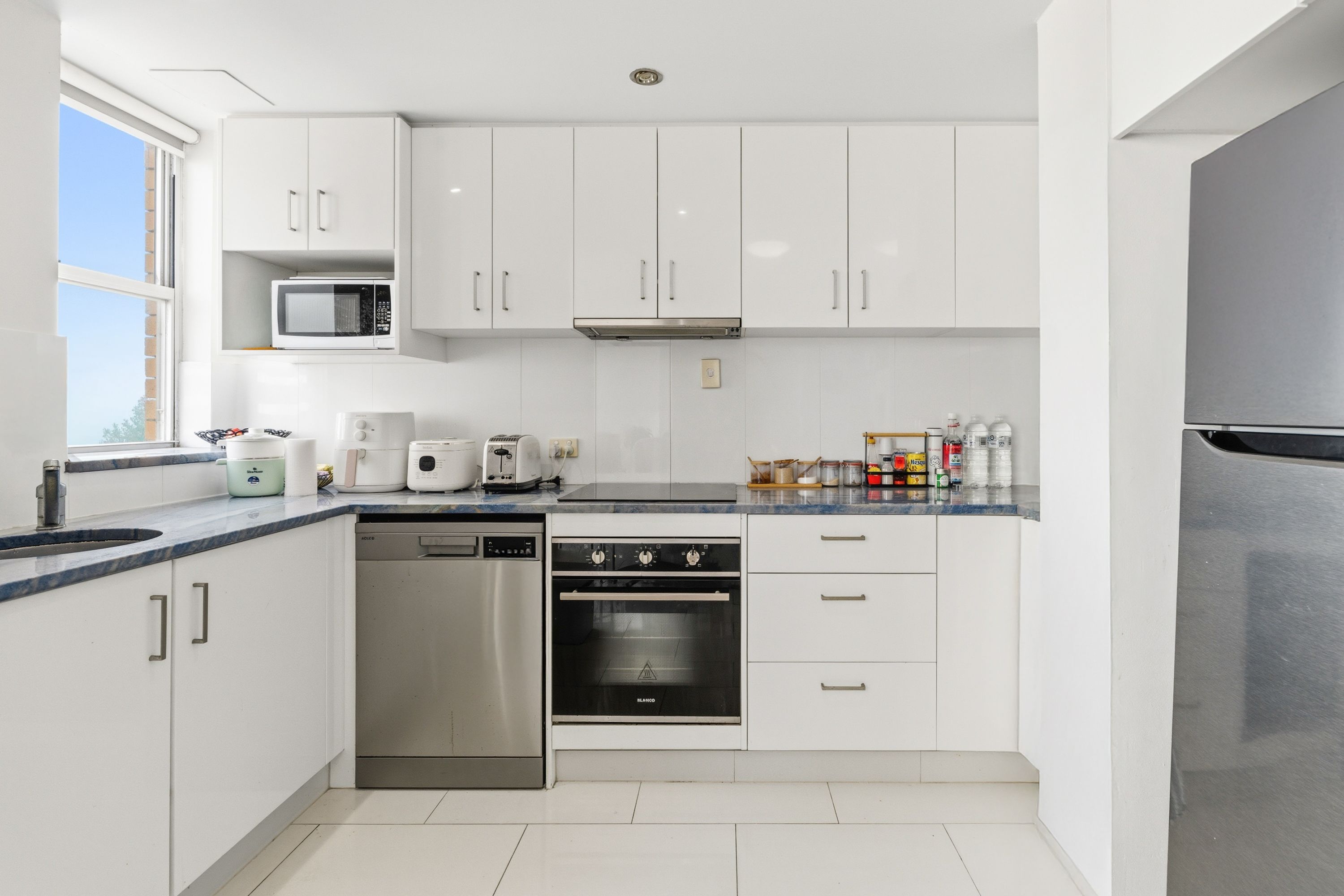 18/15 Pacific Street — photo 4 of 17
