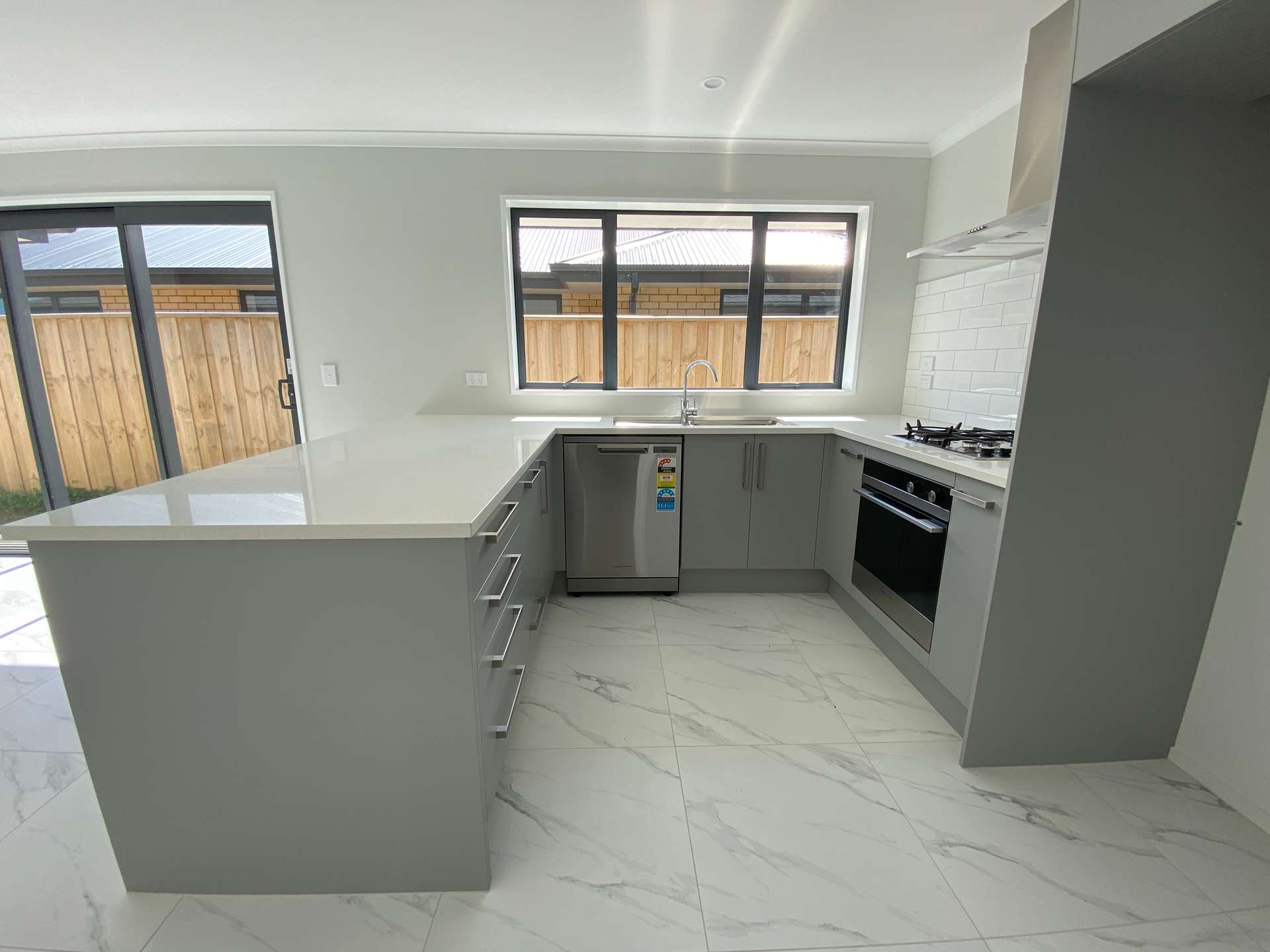 11 Nathaniel Archer Street photo 5