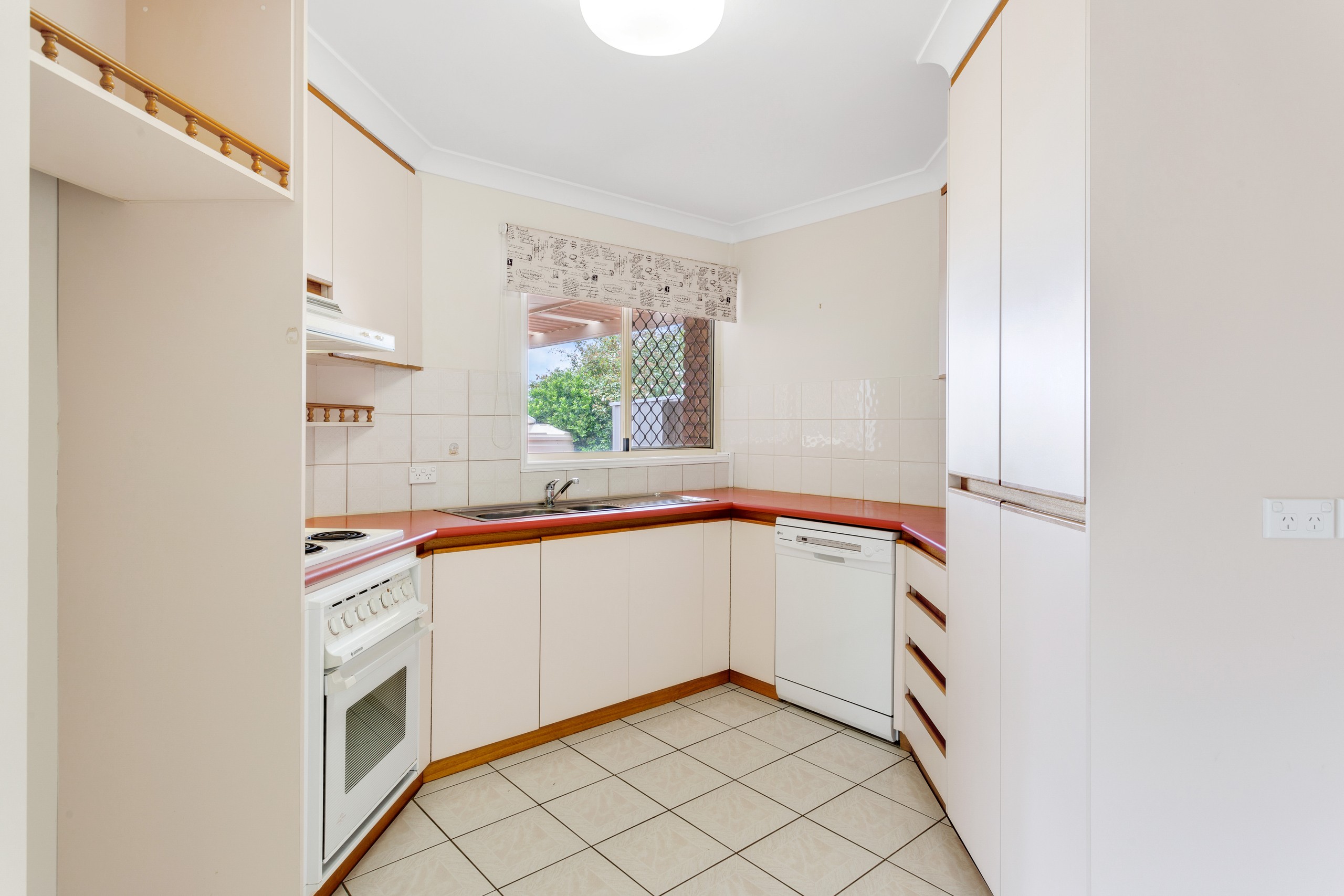 Unit 2/52 Hoepper Street, Kearneys Spring, QLD 4350