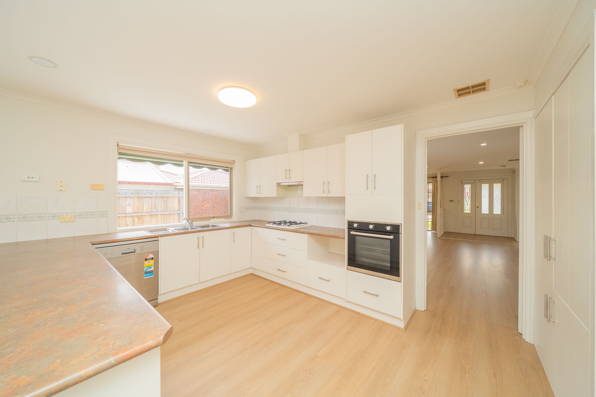 33 Hedgeley Drive — photo 3 of 13
