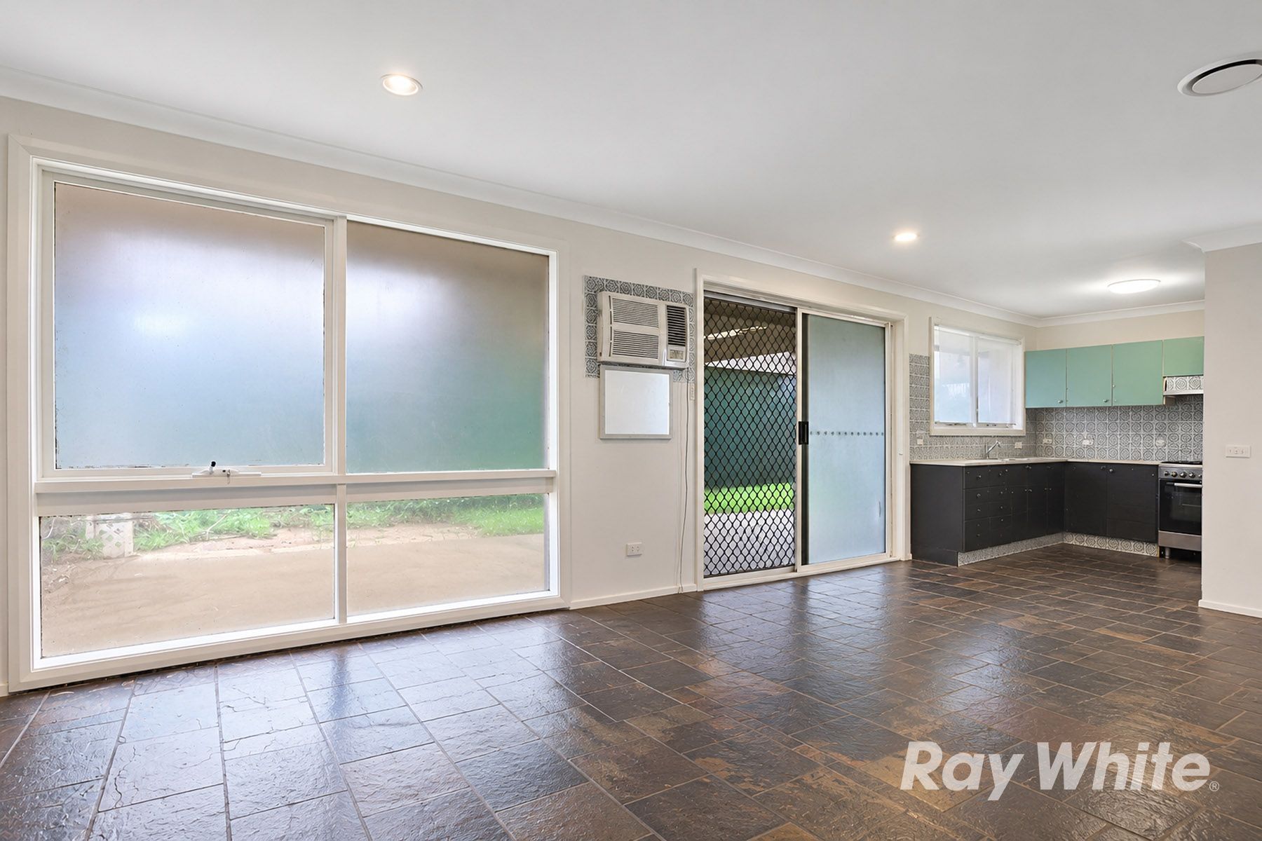 27 Rotorua Road — photo 4 of 15