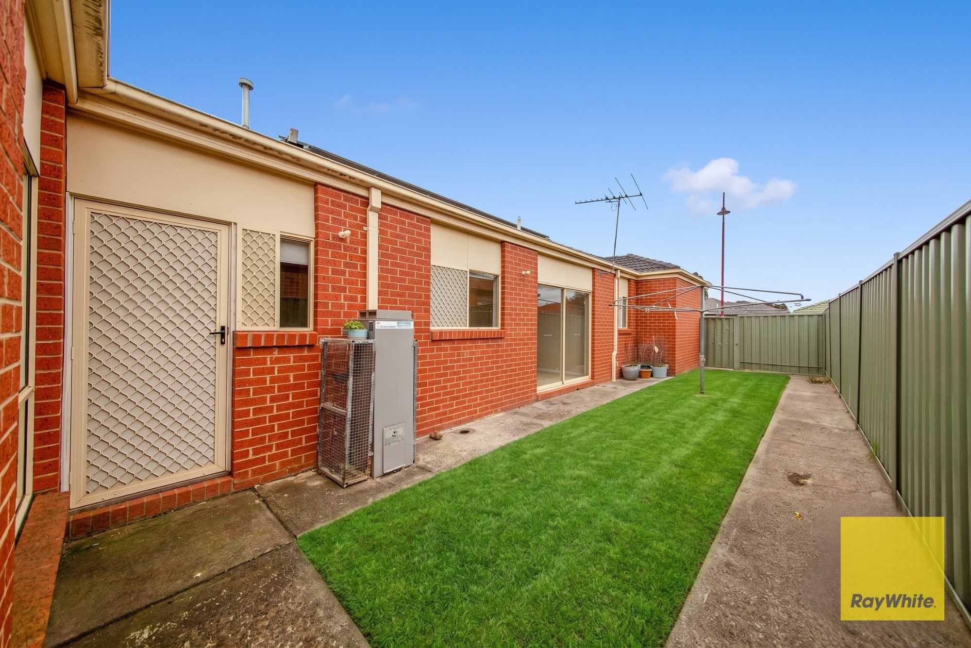 2 Elmslie Street — photo 18 of 18