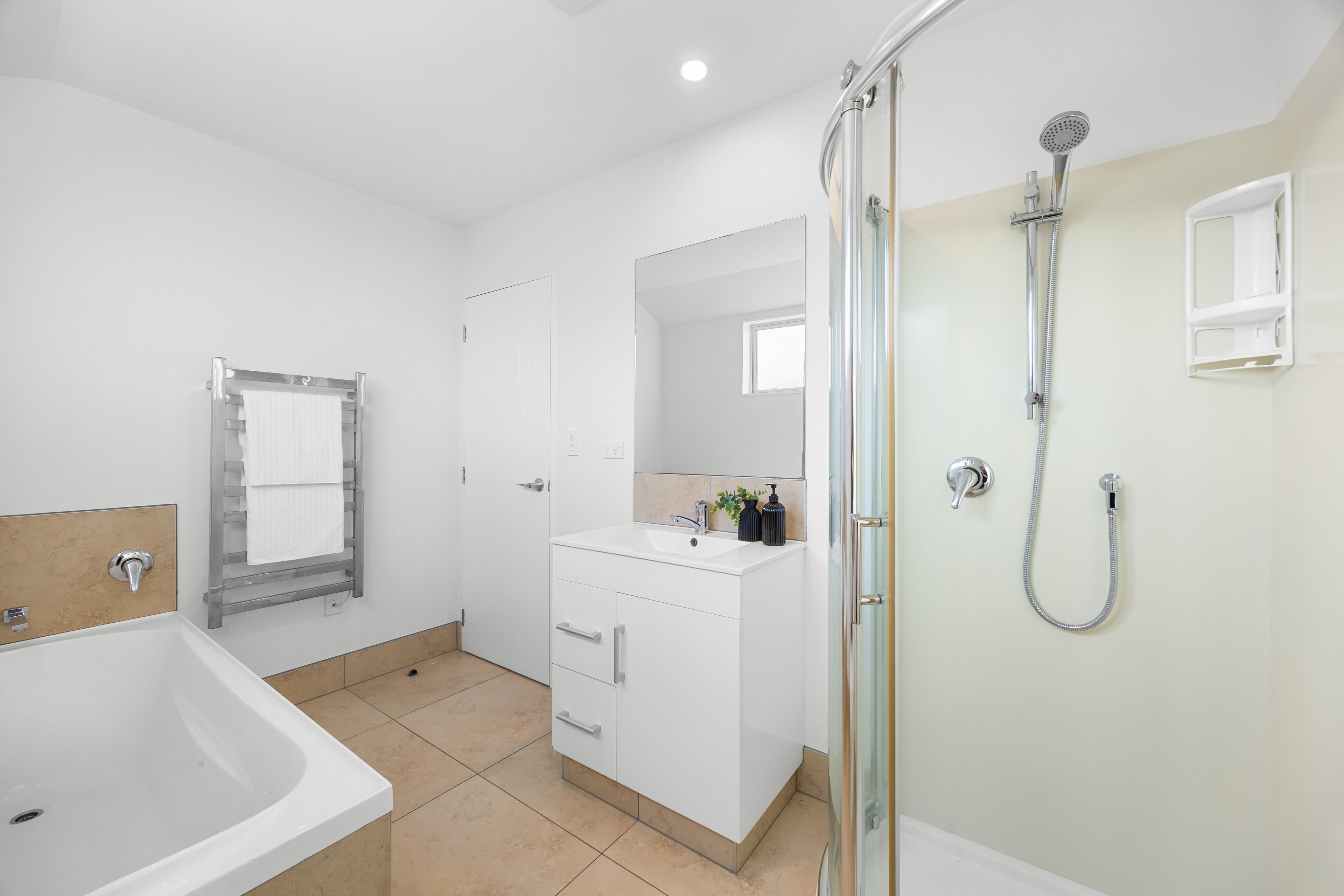 6A Alan Avenue, Henderson, Waitakere City