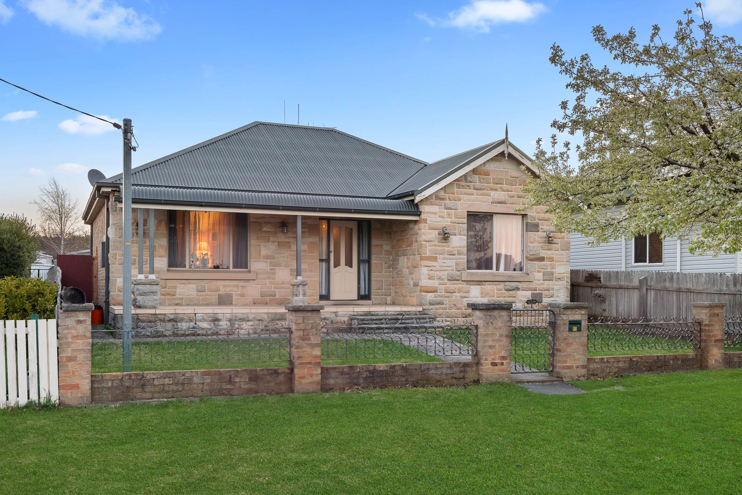 91 Cowper Street — photo from Ray White Rural Goulburn