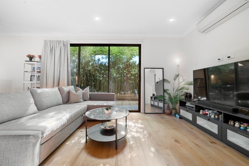 7/21 Barker Street — photo from Ray White The Bayside Group
