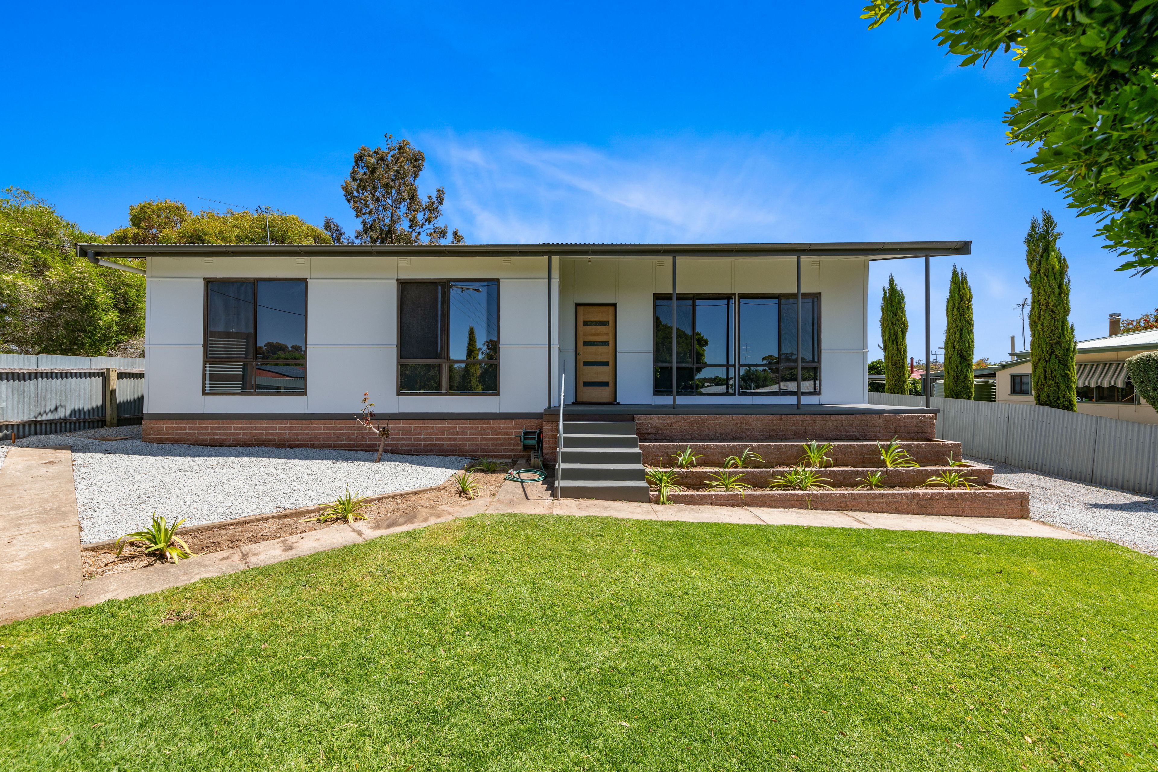 2 Pattullo Avenue, Clare, SA 5453