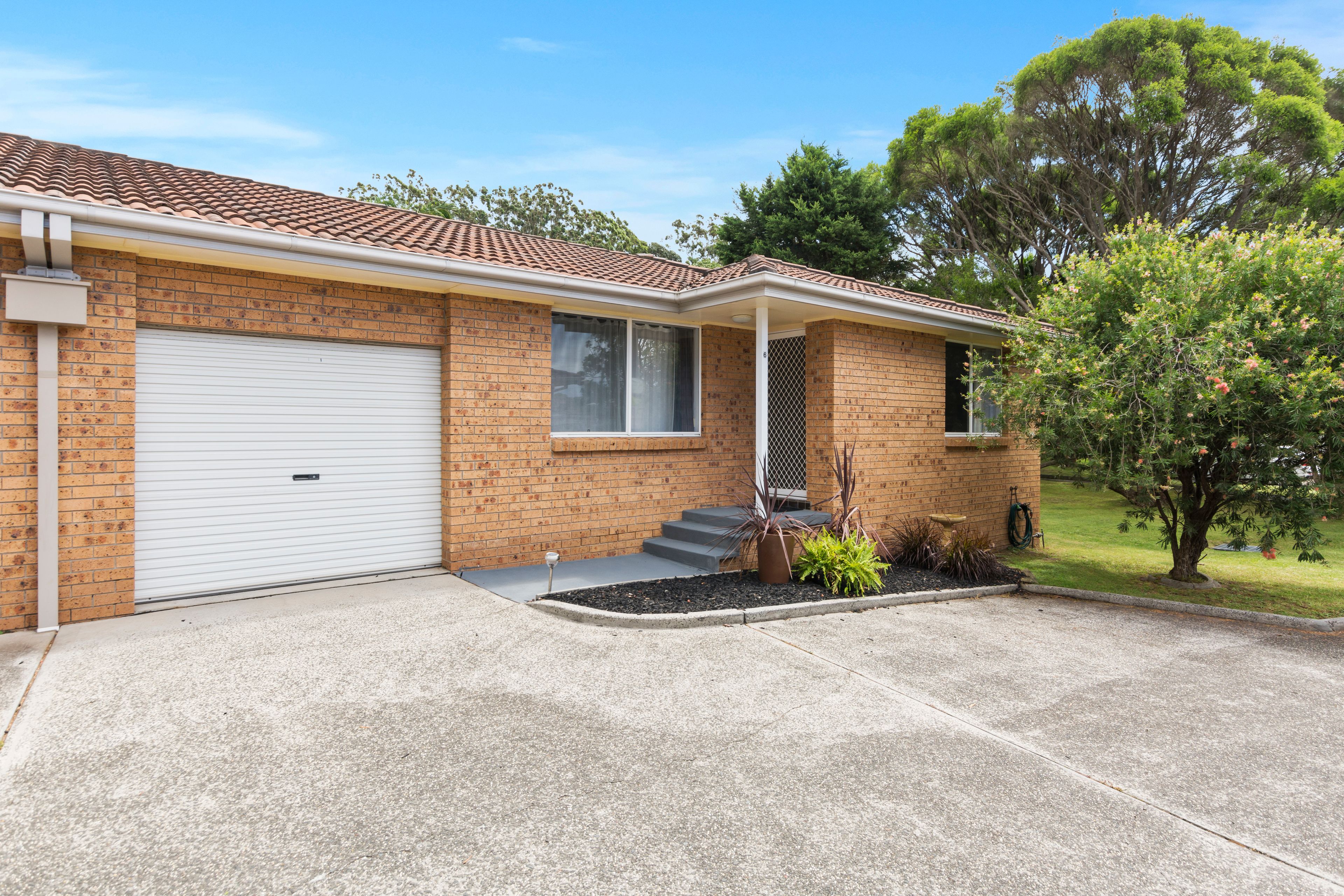 12 Lang Street, Woonona NSW 2517