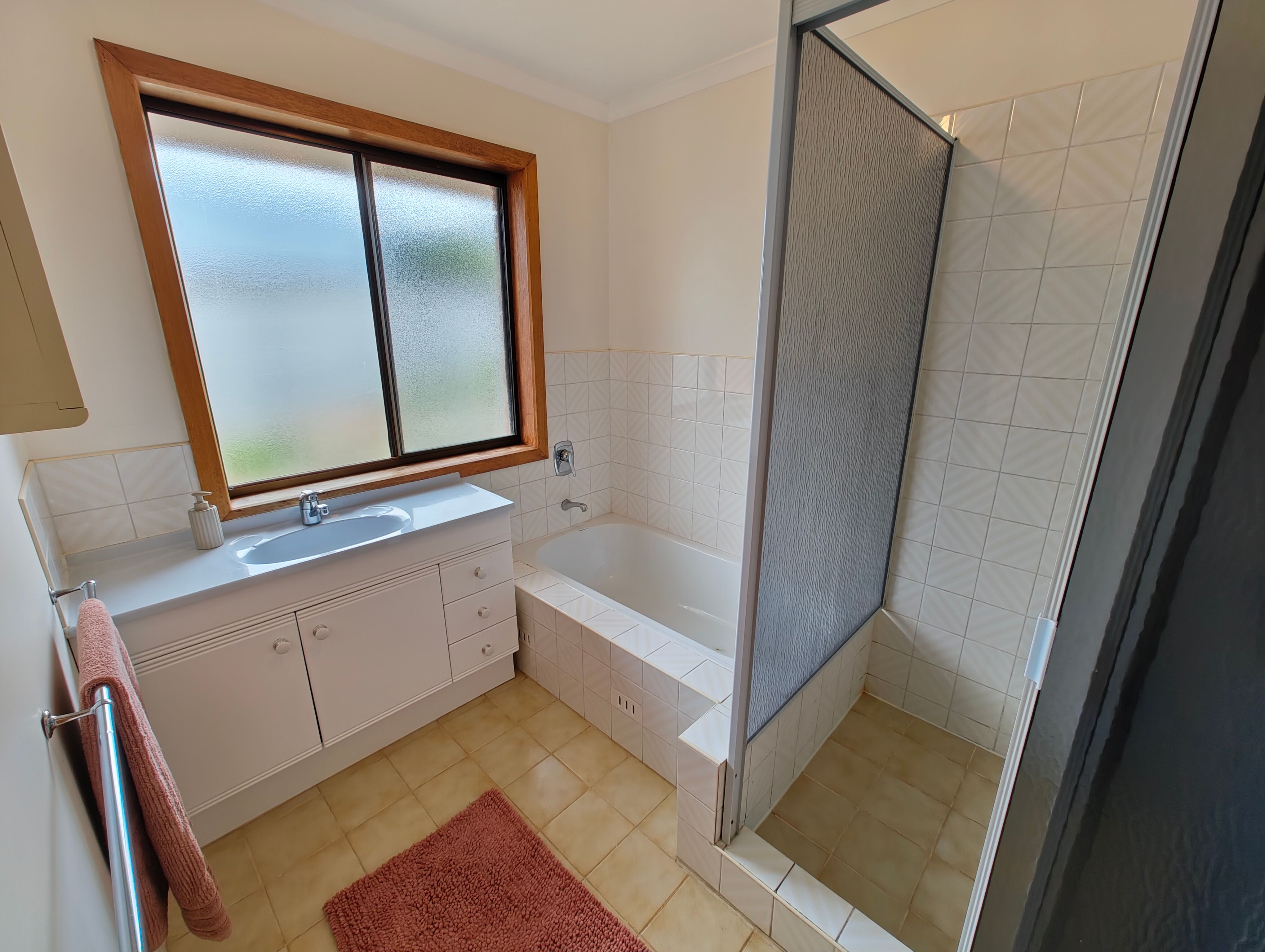 82 Mcsporran Crescent — photo 15 of 20