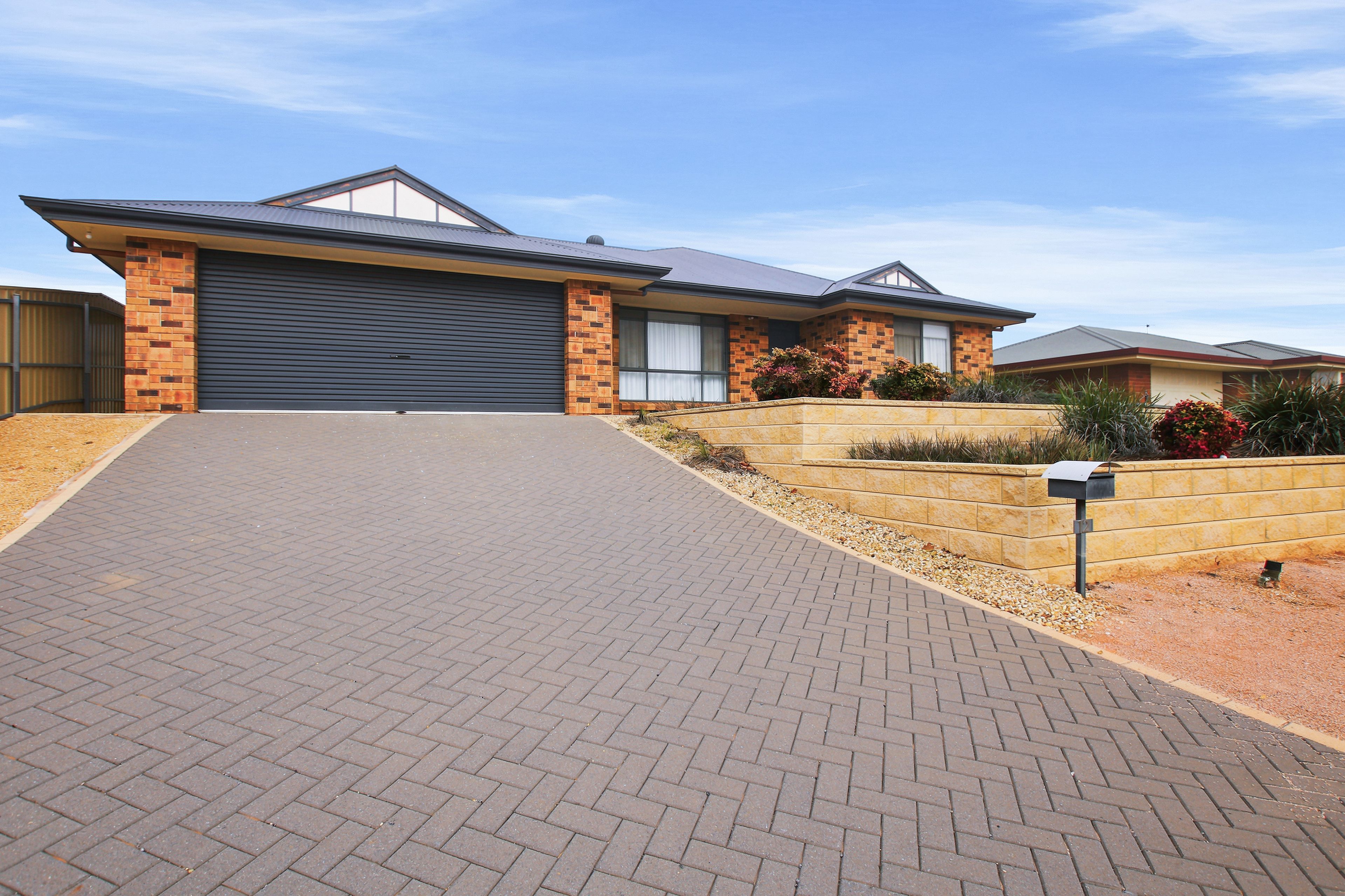 12 Edwards Crescent — photo from Ray White Riverland
