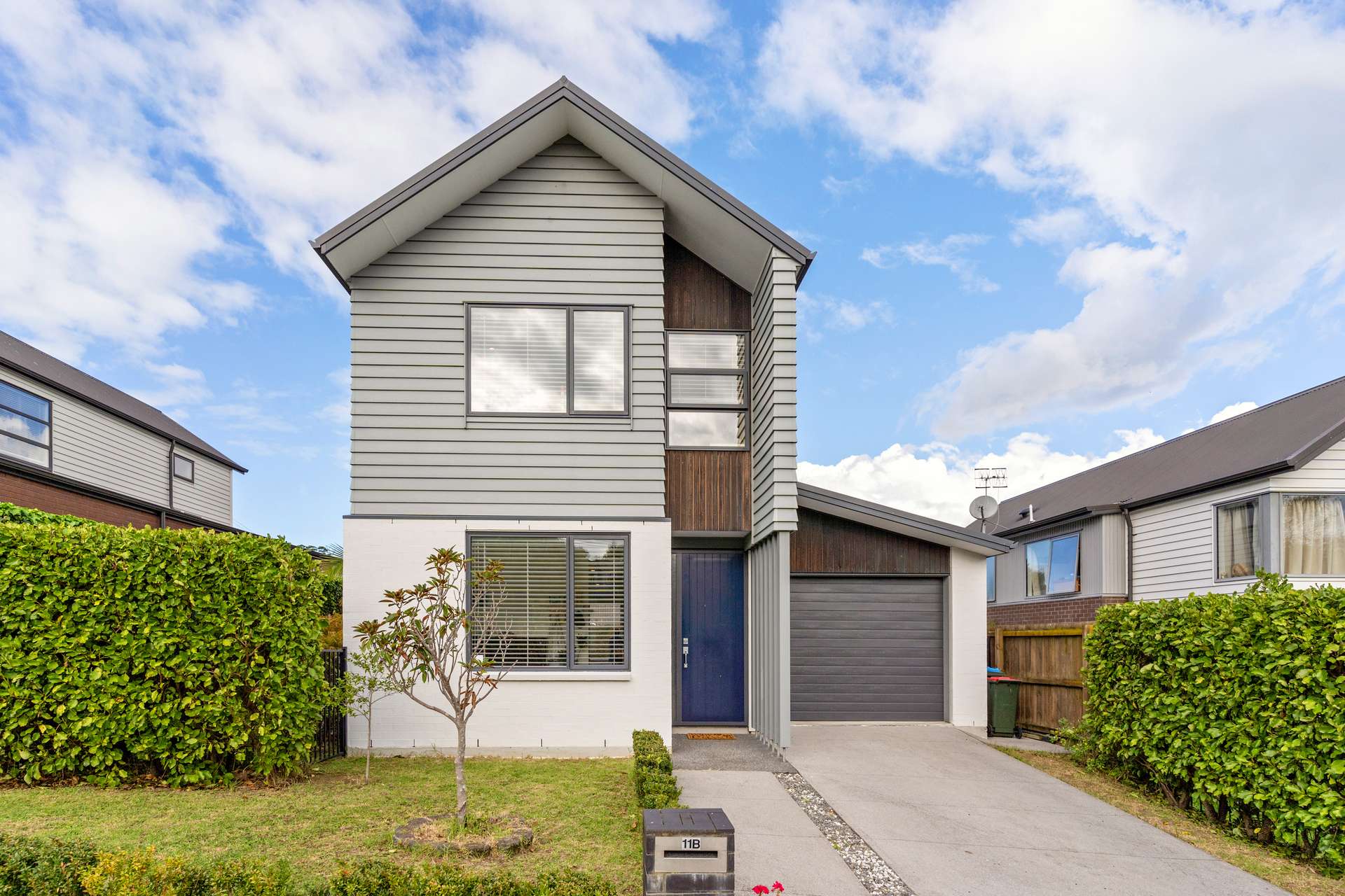 11B Castledine Crescent photo 16