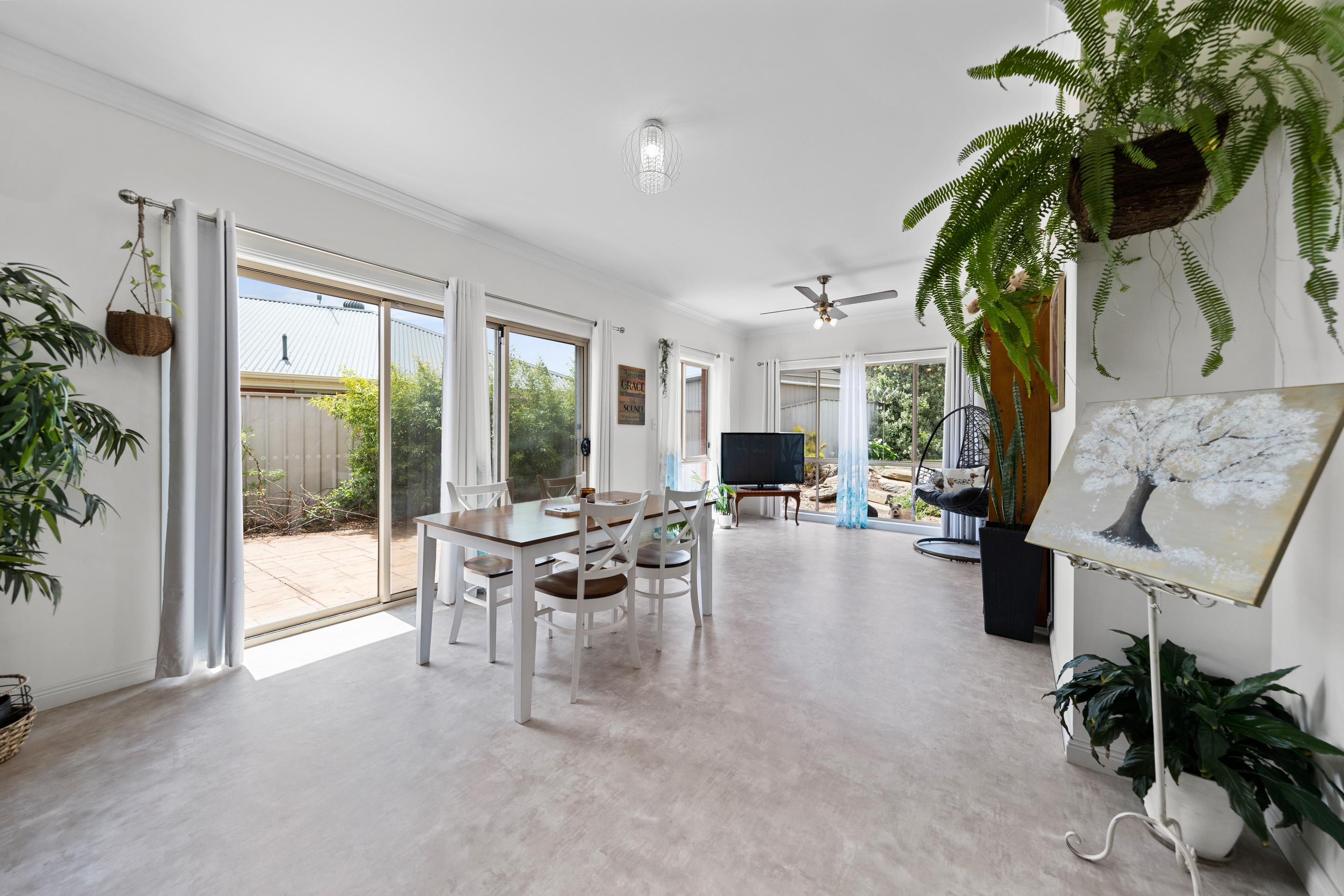 8 Sussex Court, Craigmore, SA 5114