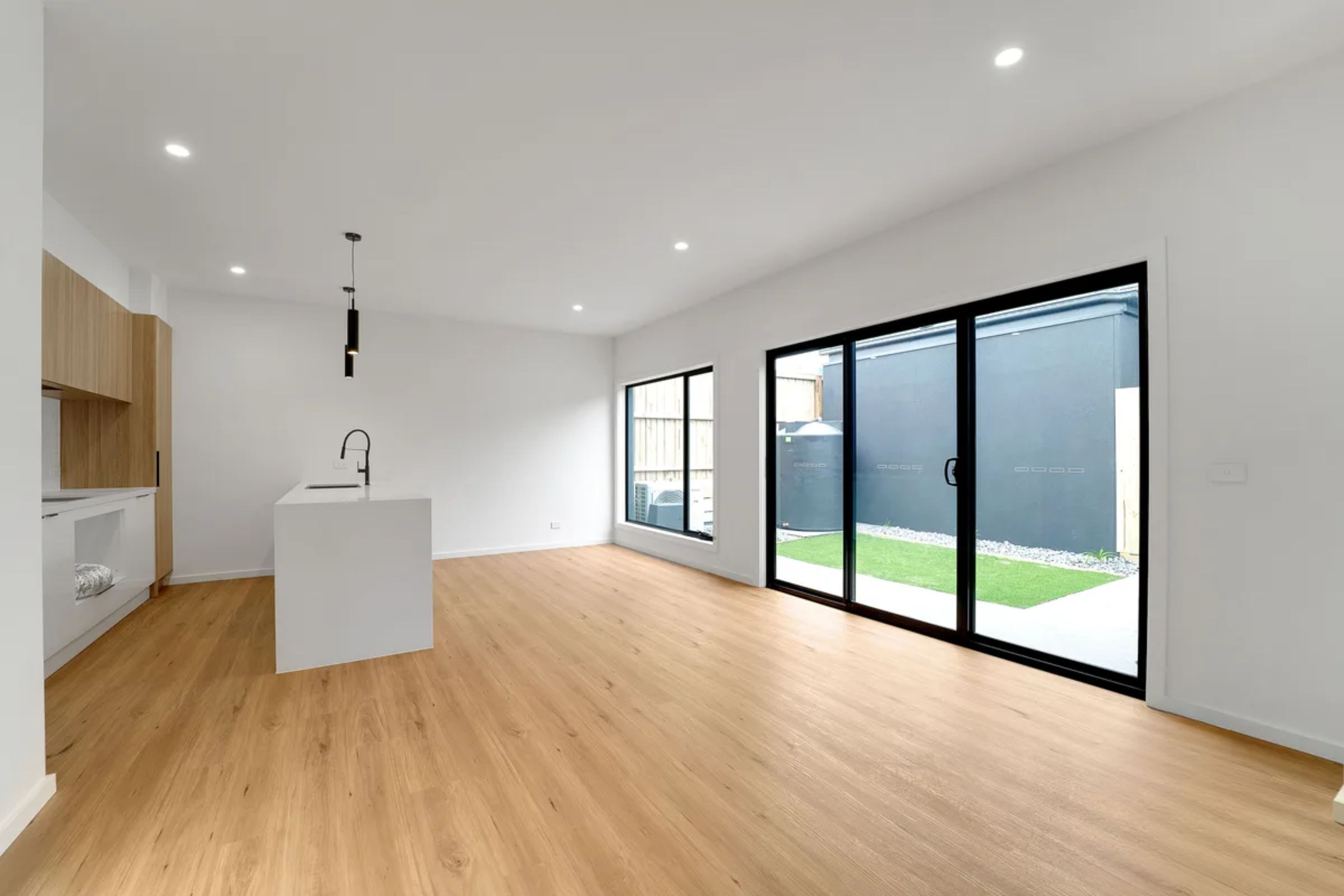 125 Maradona Boulevard — photo 2 of 15