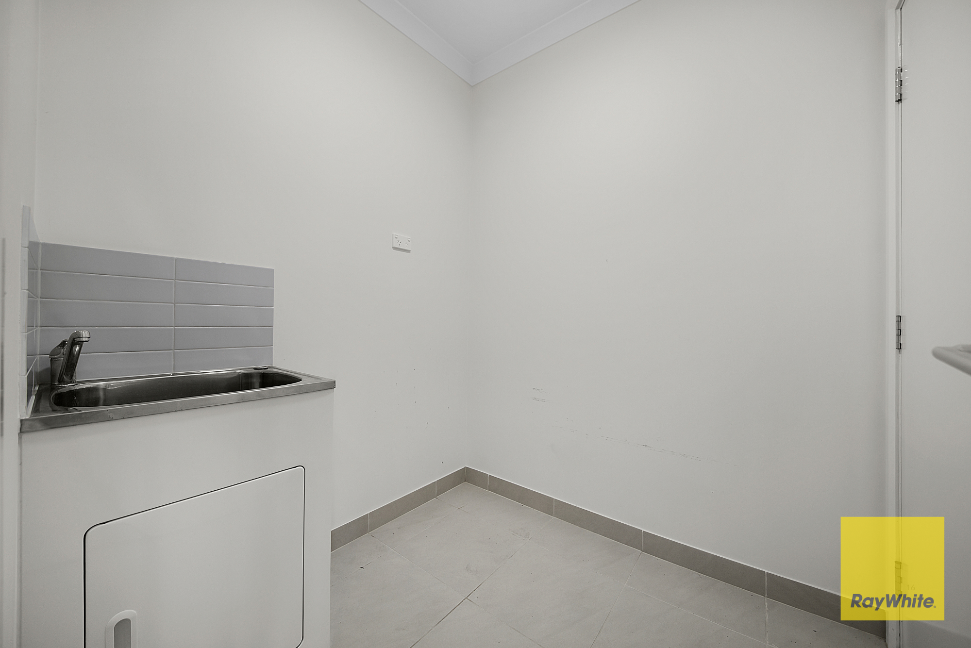 6 Kittyhawk Road — photo 17 of 19