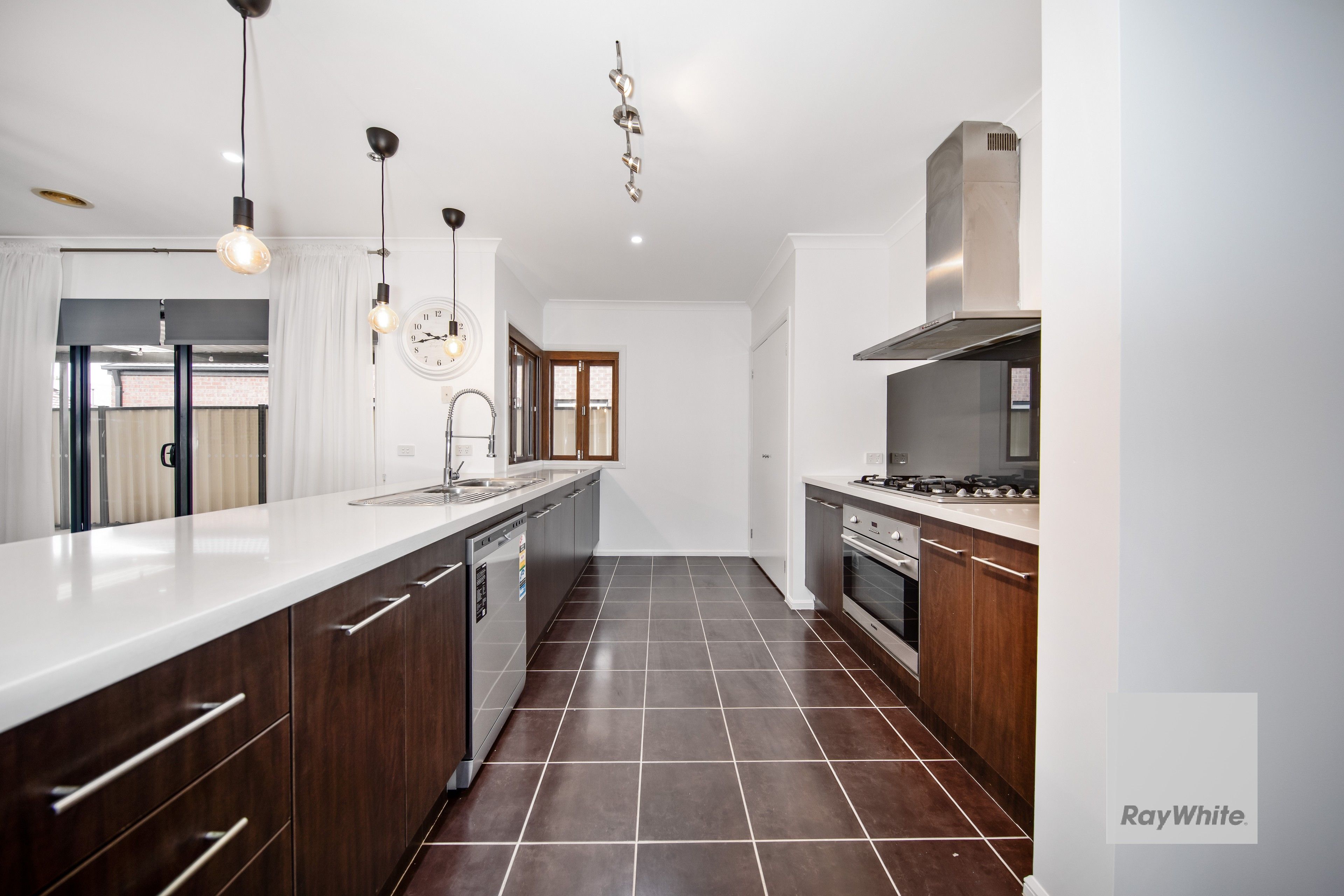 18 Kingston Drive — photo 4 of 8