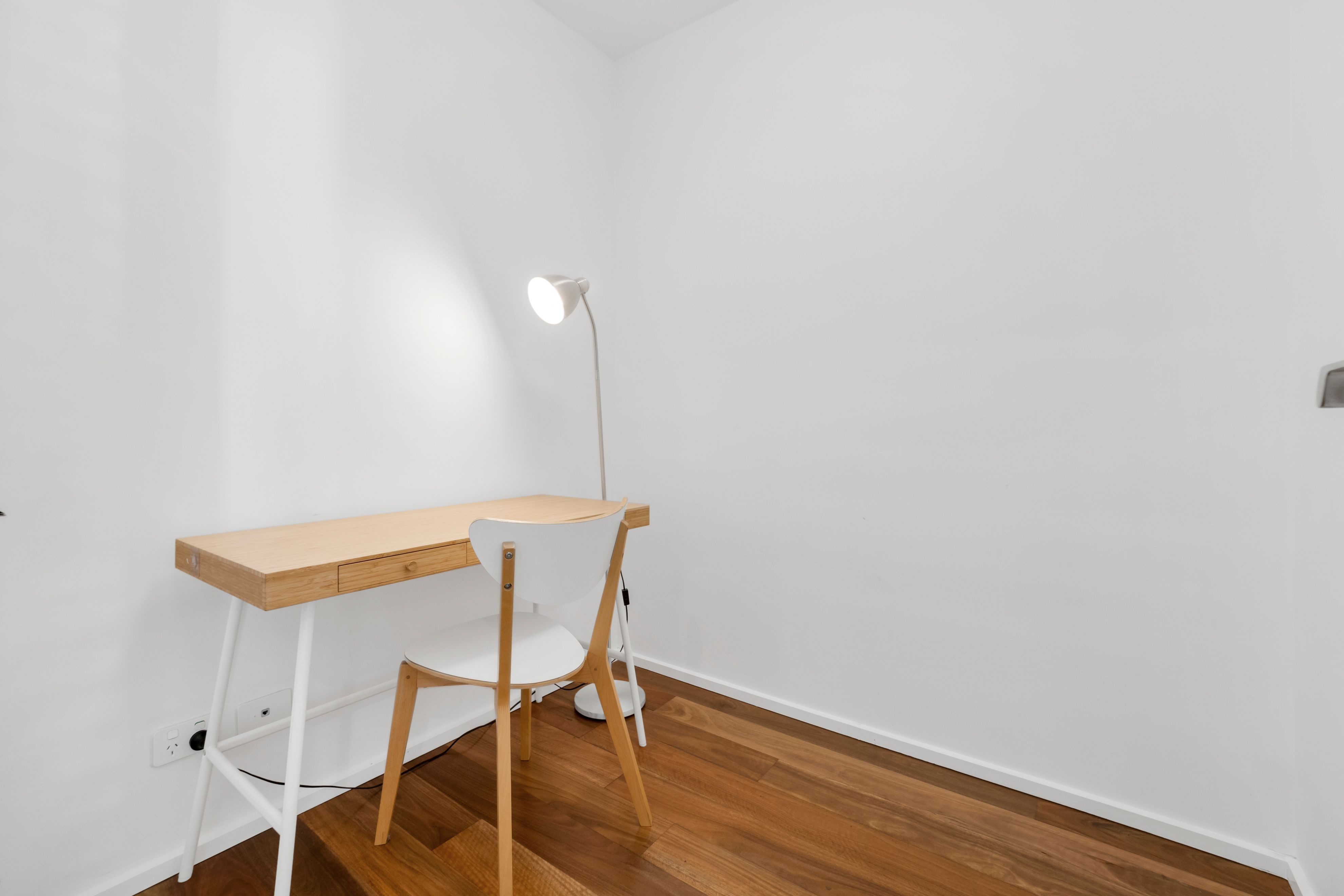10902/16 Edmondstone Street — photo 9 of 14
