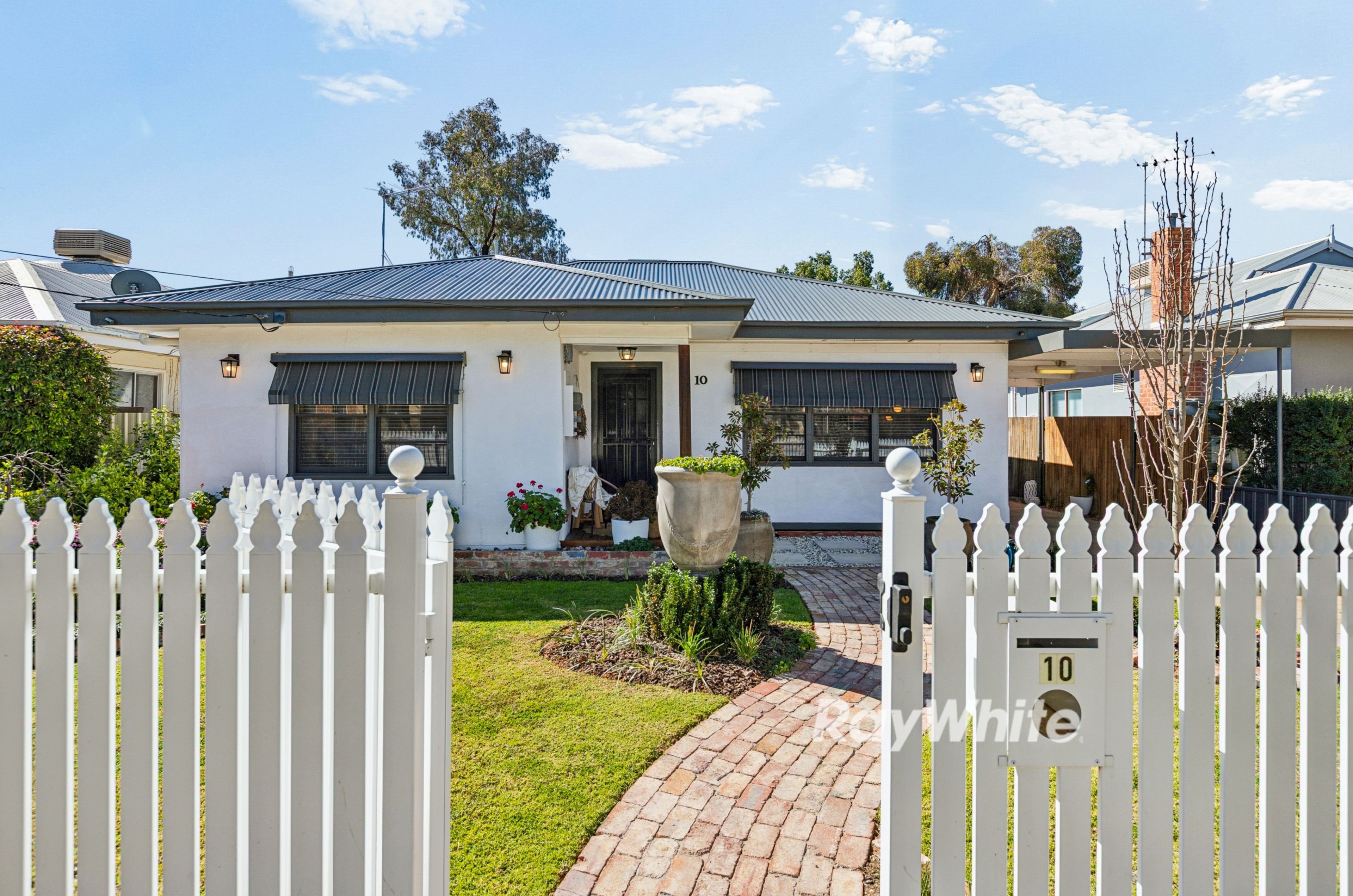 10 Rosemont Avenue — photo from Ray White Mildura