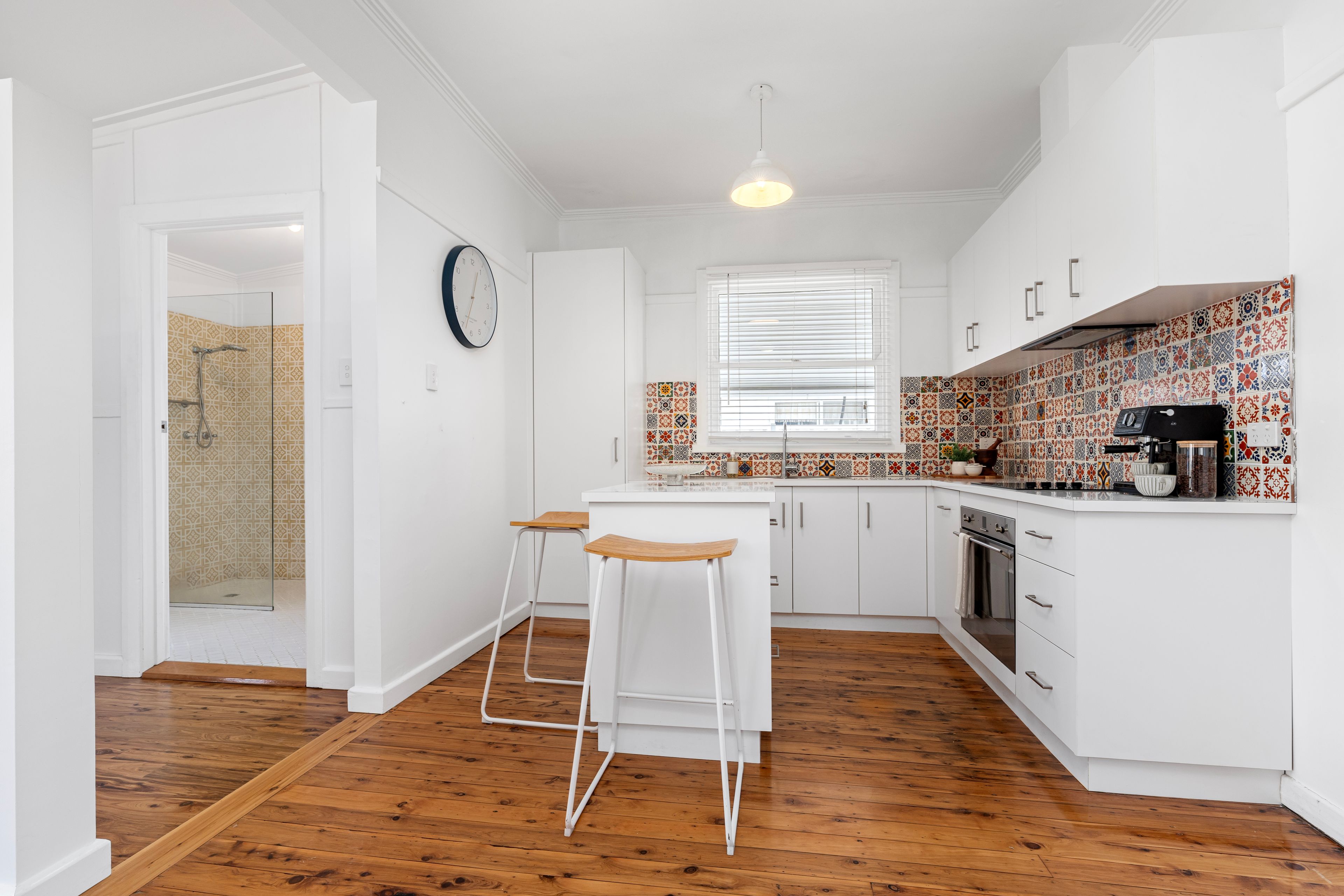 1086 Waugh Road — photo 4 of 19