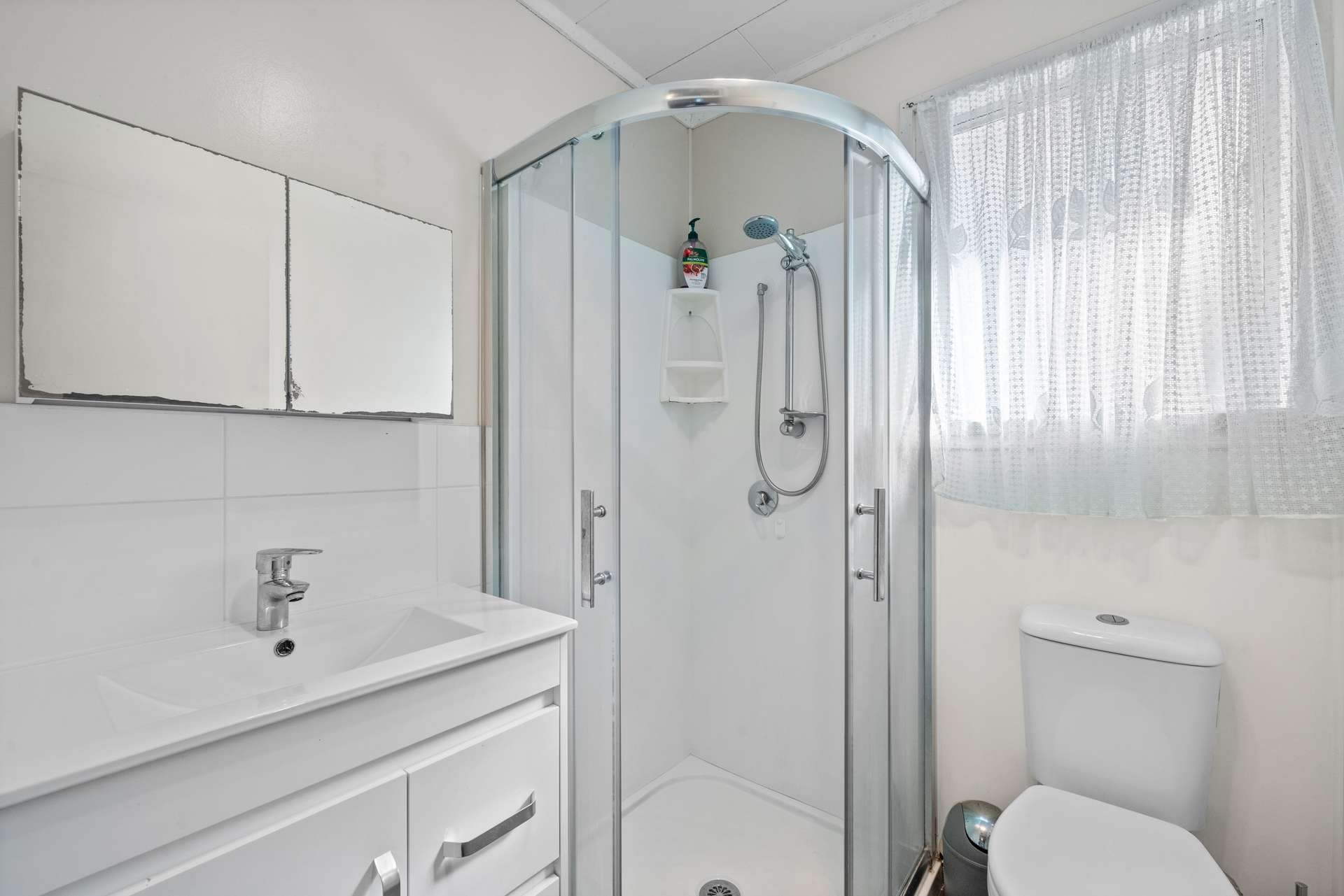 1 Harrow Place photo 8