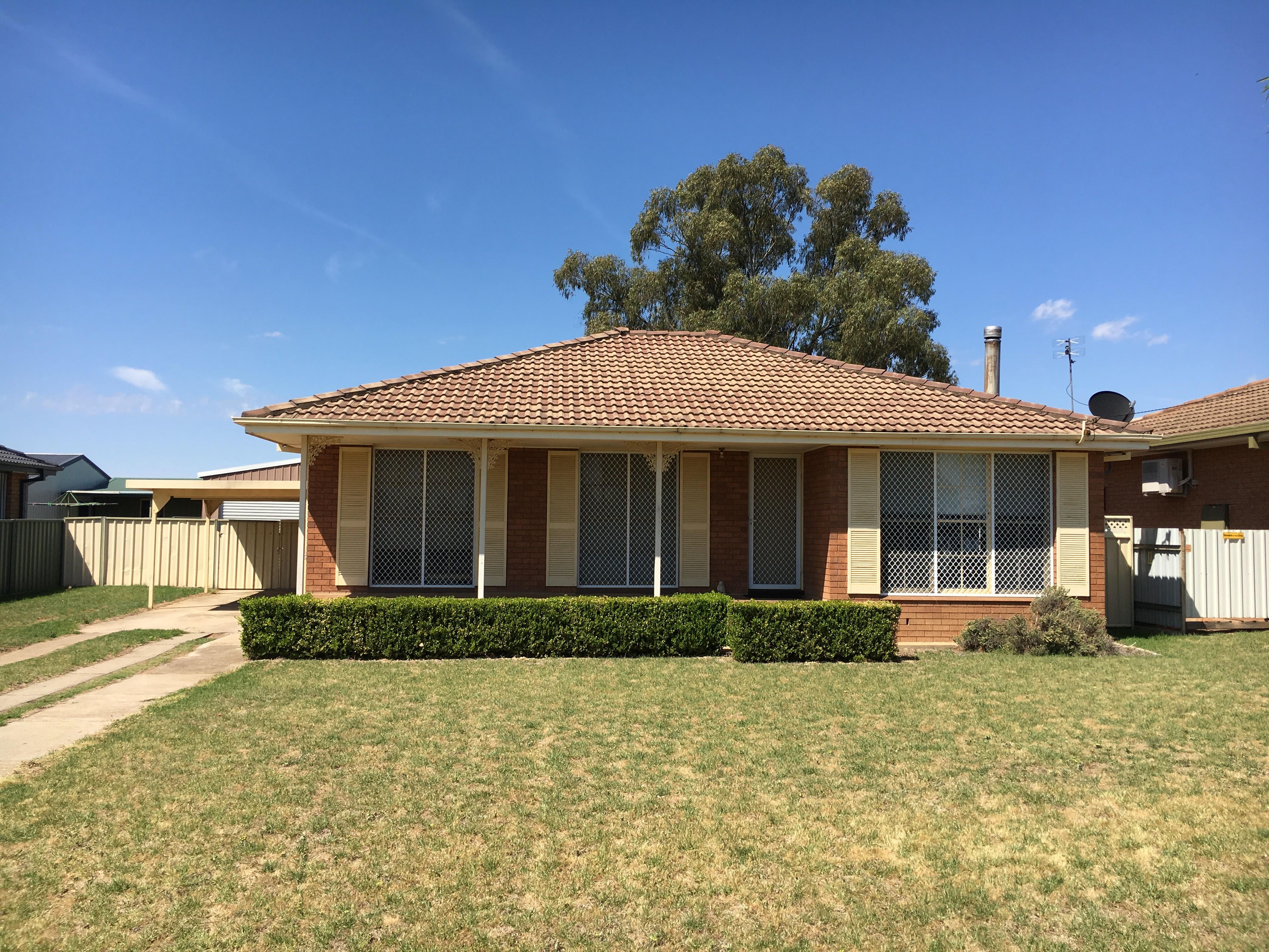 100 Lyall Street