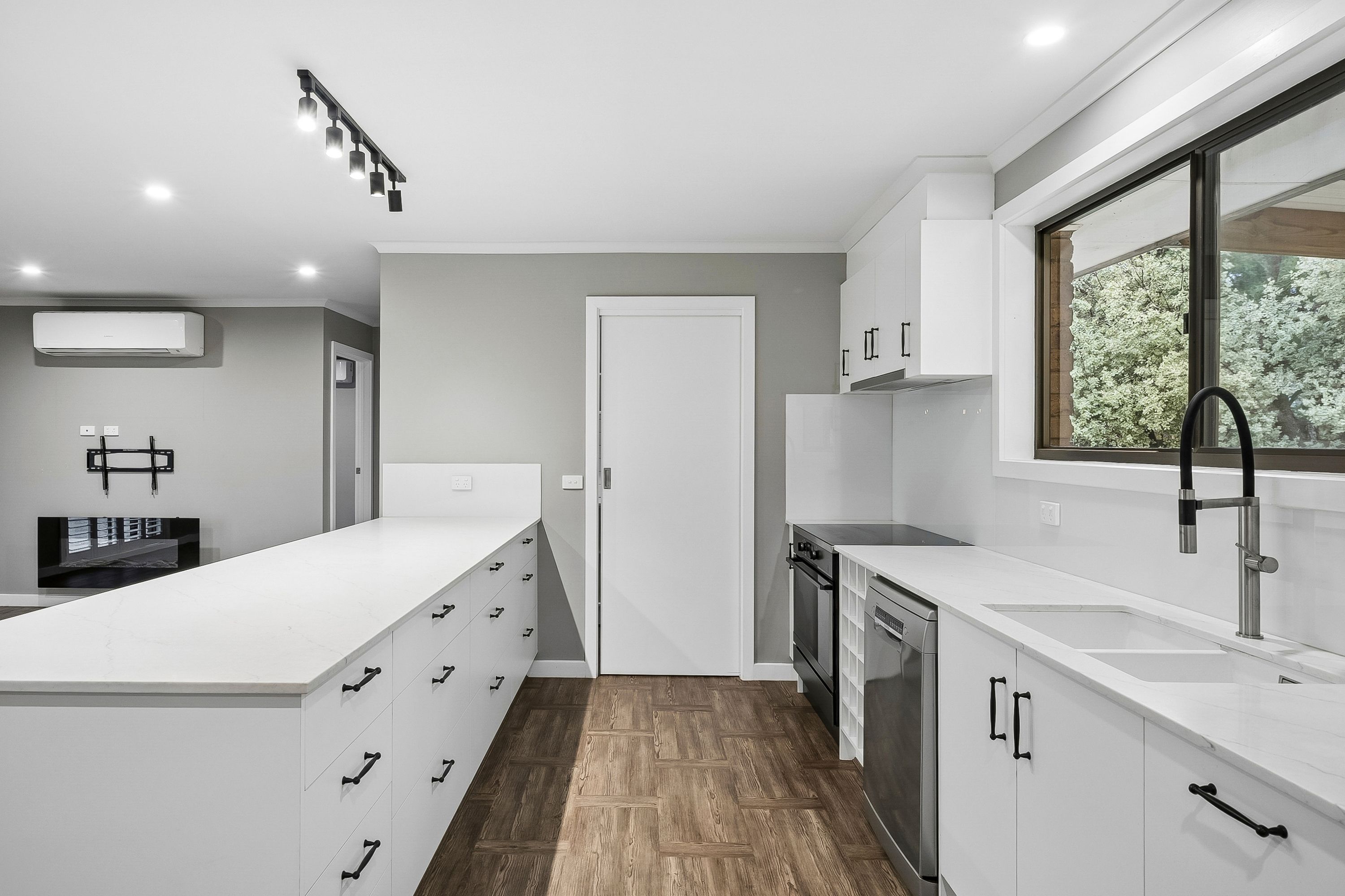 414 Dhurringile Road — photo 4 of 18