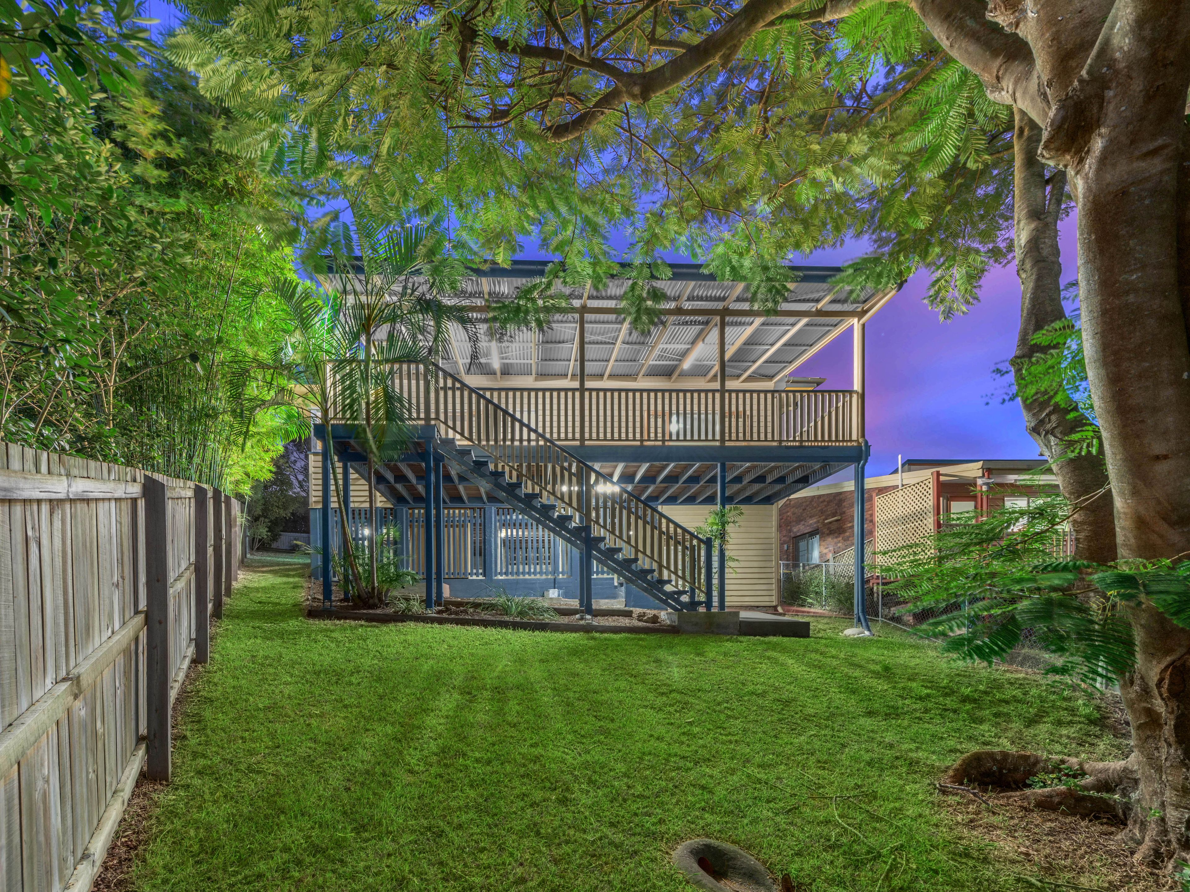 12 Hall Avenue, Norman Park, QLD 4170