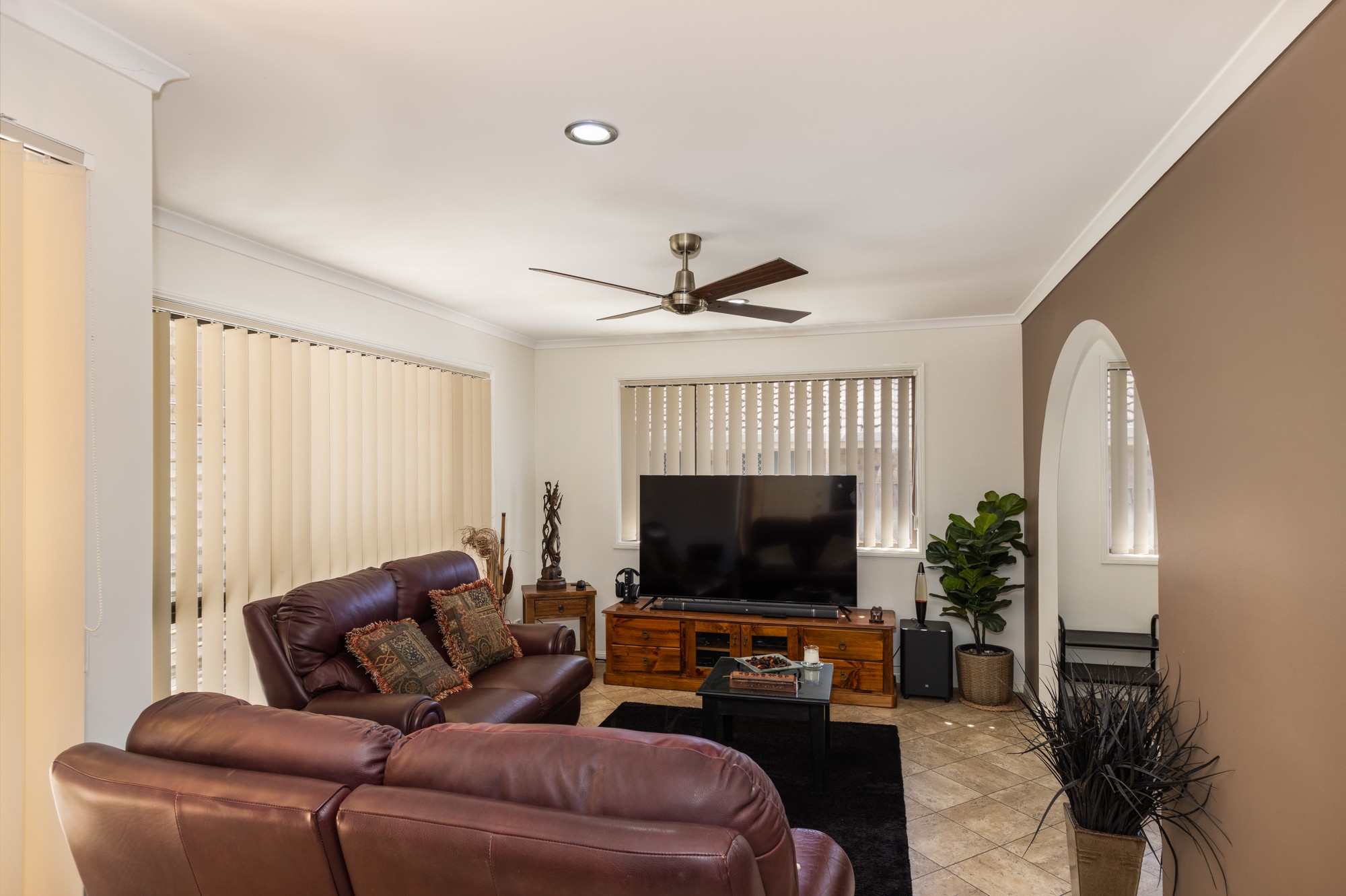 8 Ian Avenue, Kawungan, QLD 4655