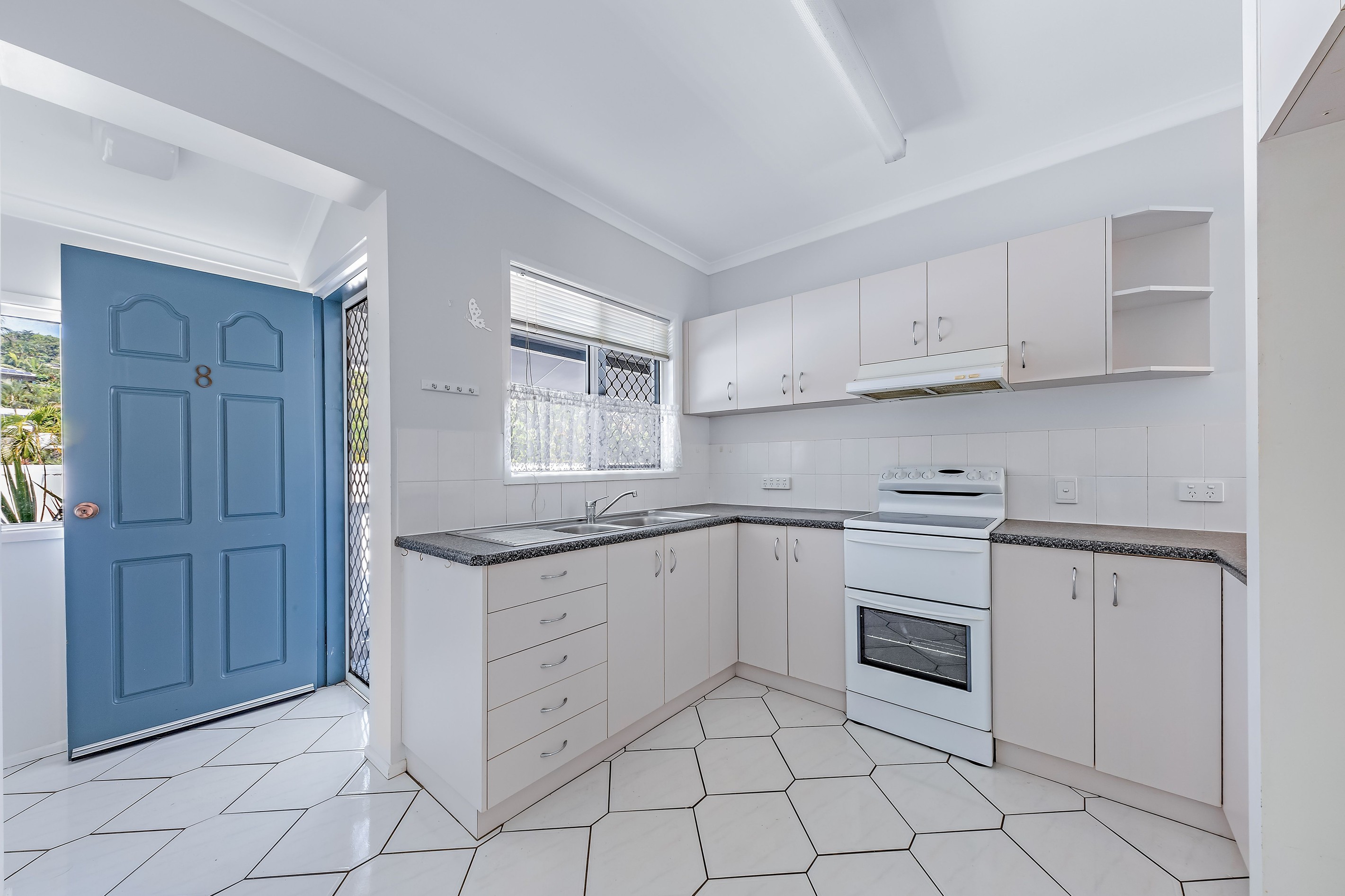 8/19 Tropic Road, Cannonvale, QLD 4802