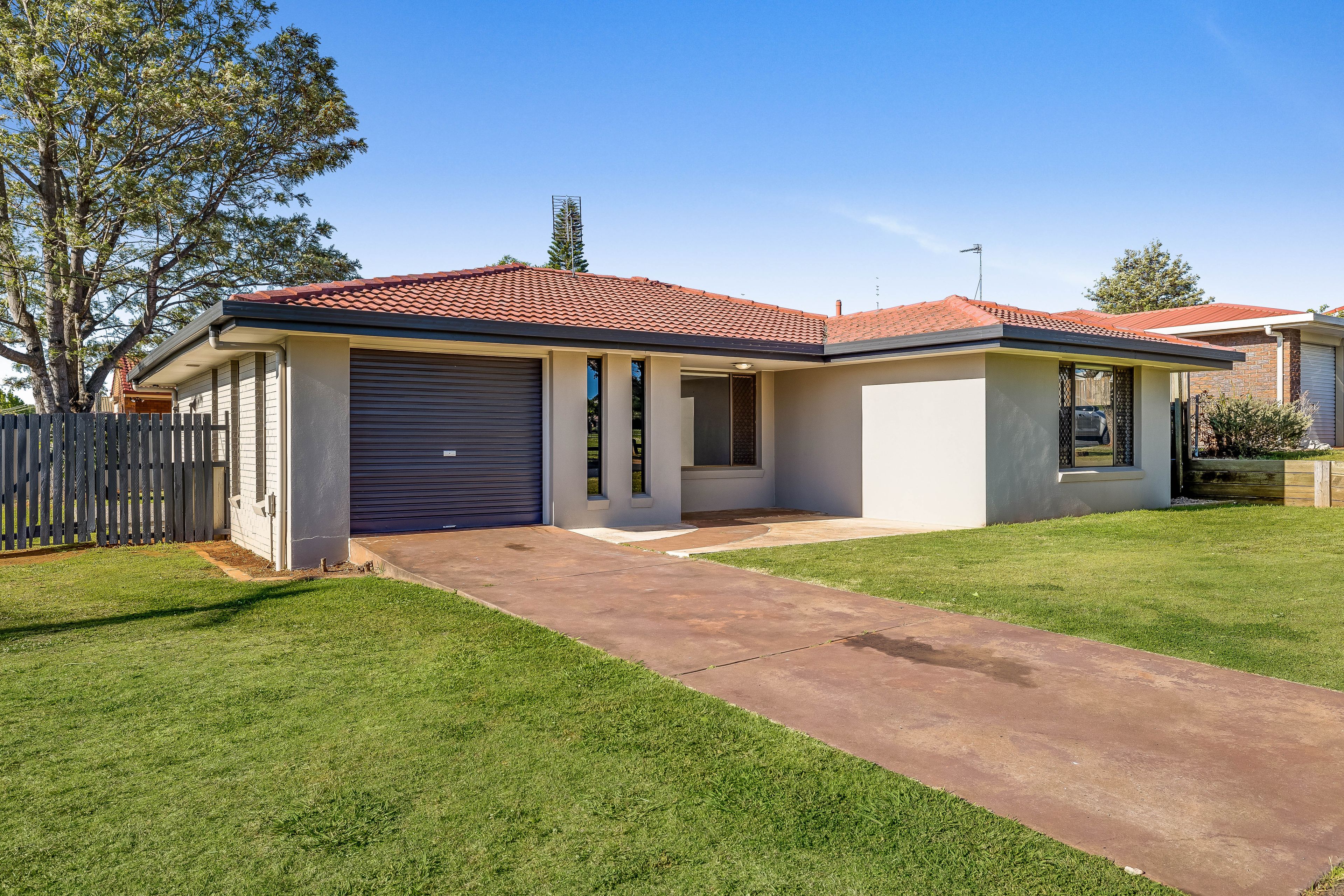 15 Damian Crescent, Kearneys Spring, QLD 4350