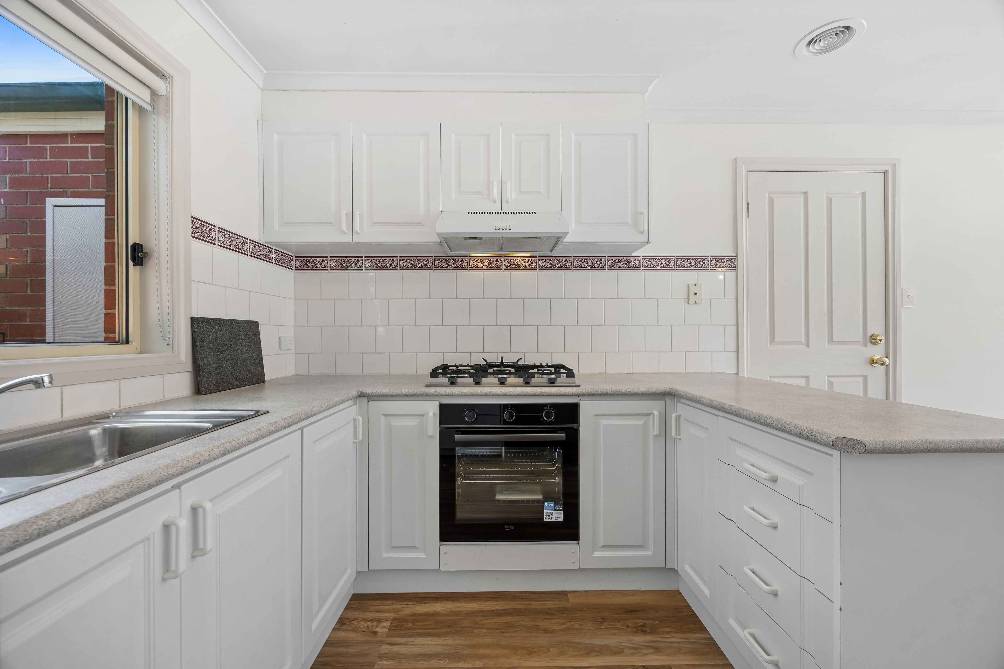3/1016 Howitt Street — photo 4 of 24