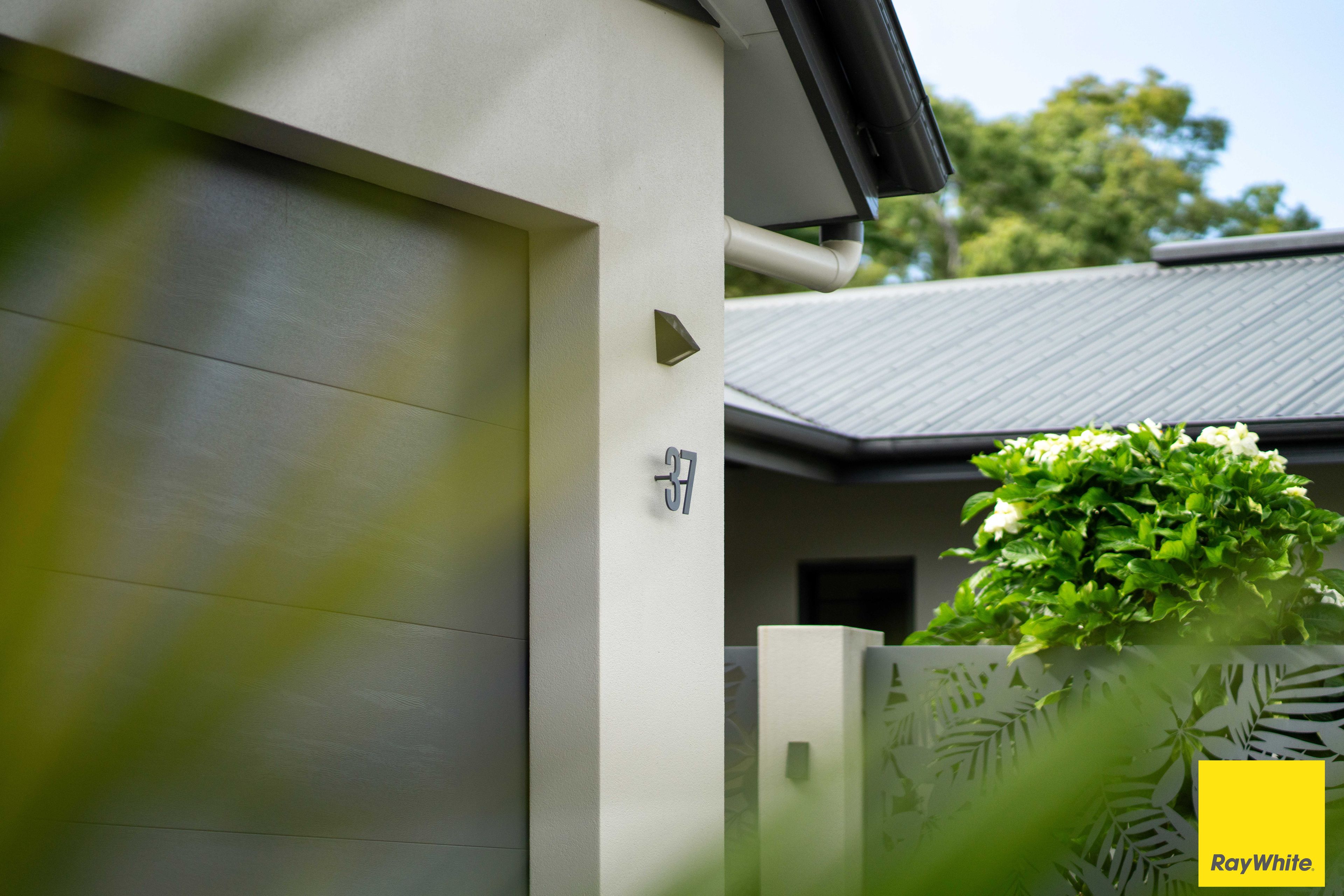 37 Seaside Parade, Palm Cove, QLD 4879