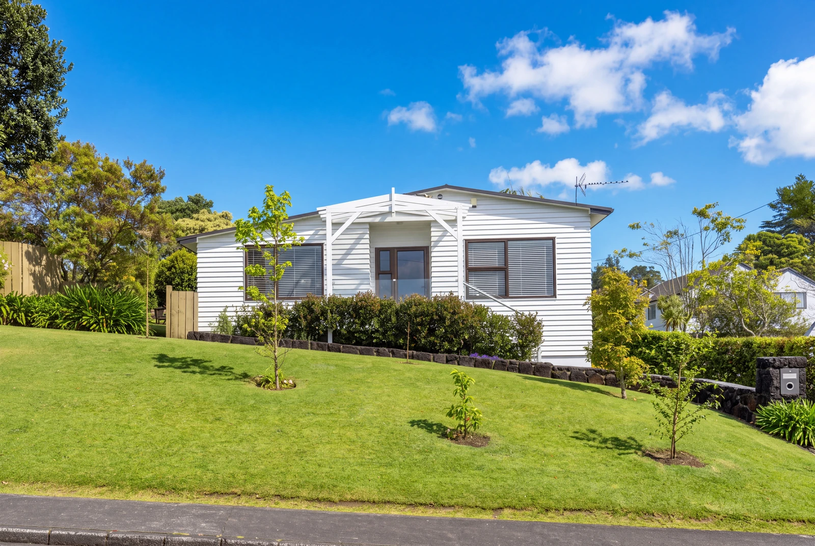 6 Cliff View Drive, Green Bay, Waitakere City