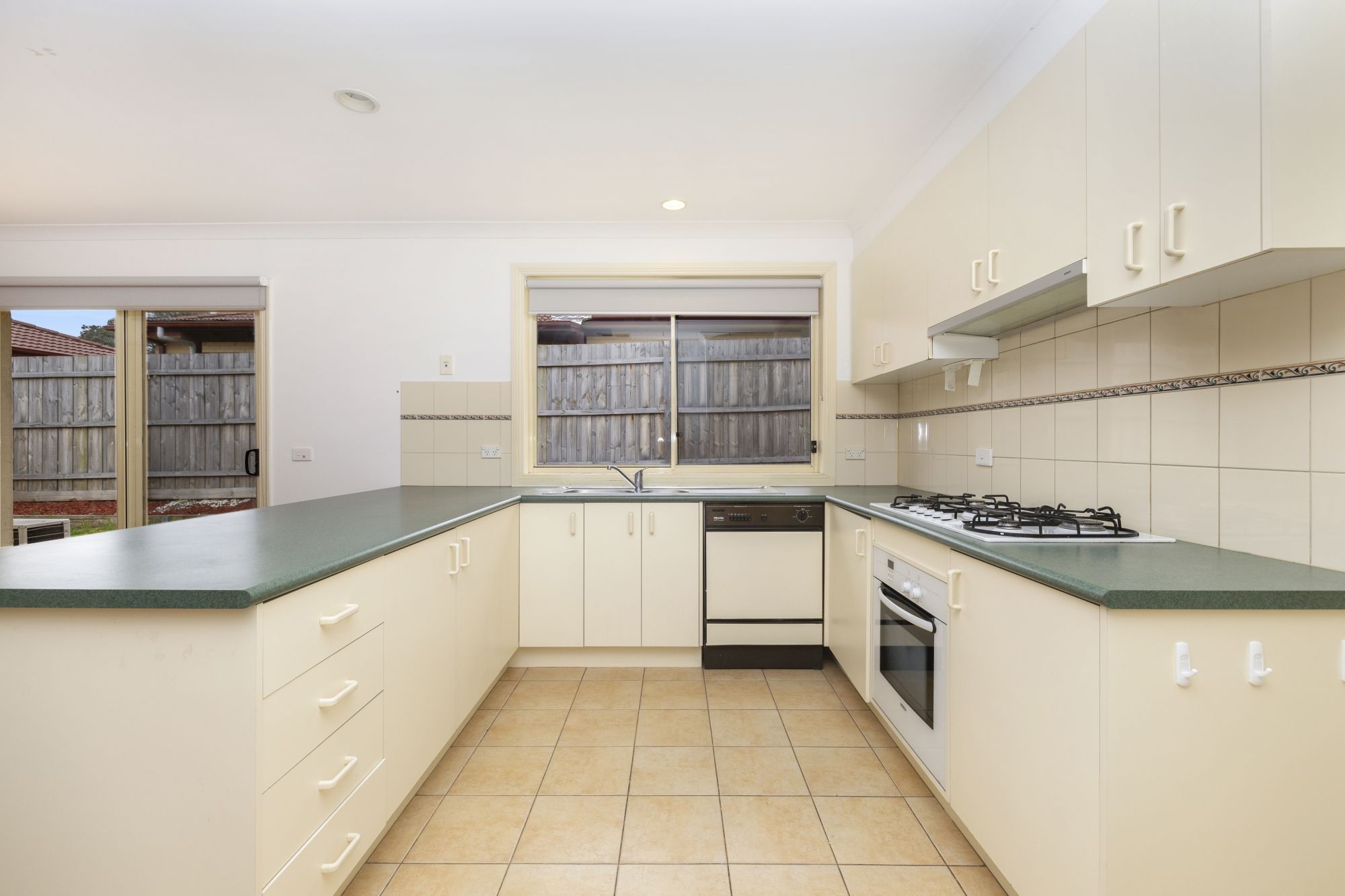 2/1846 Ferntree Gully Road, Ferntree Gully, VIC 3156