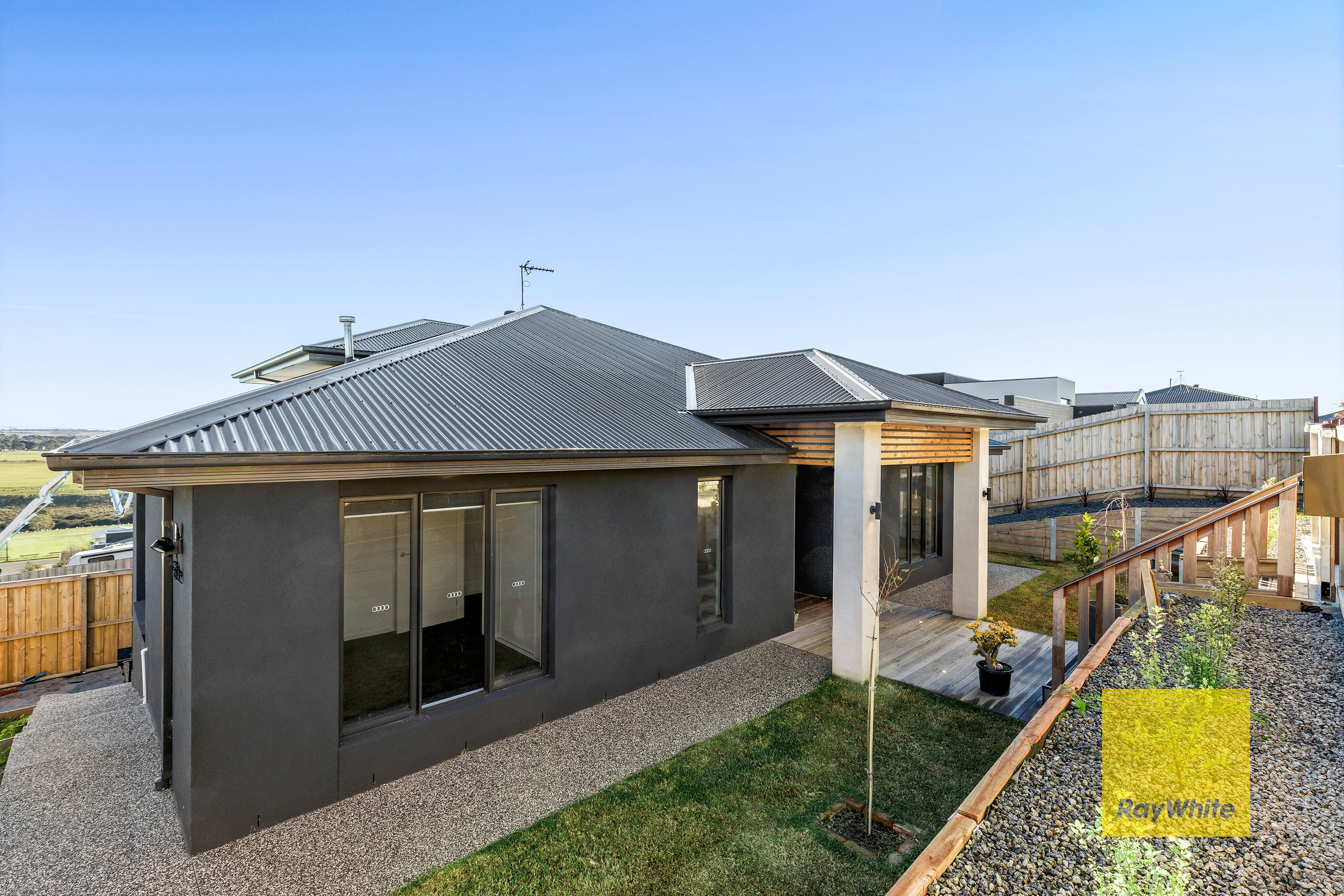 10 Annmaree Road, Highton, VIC 3216
