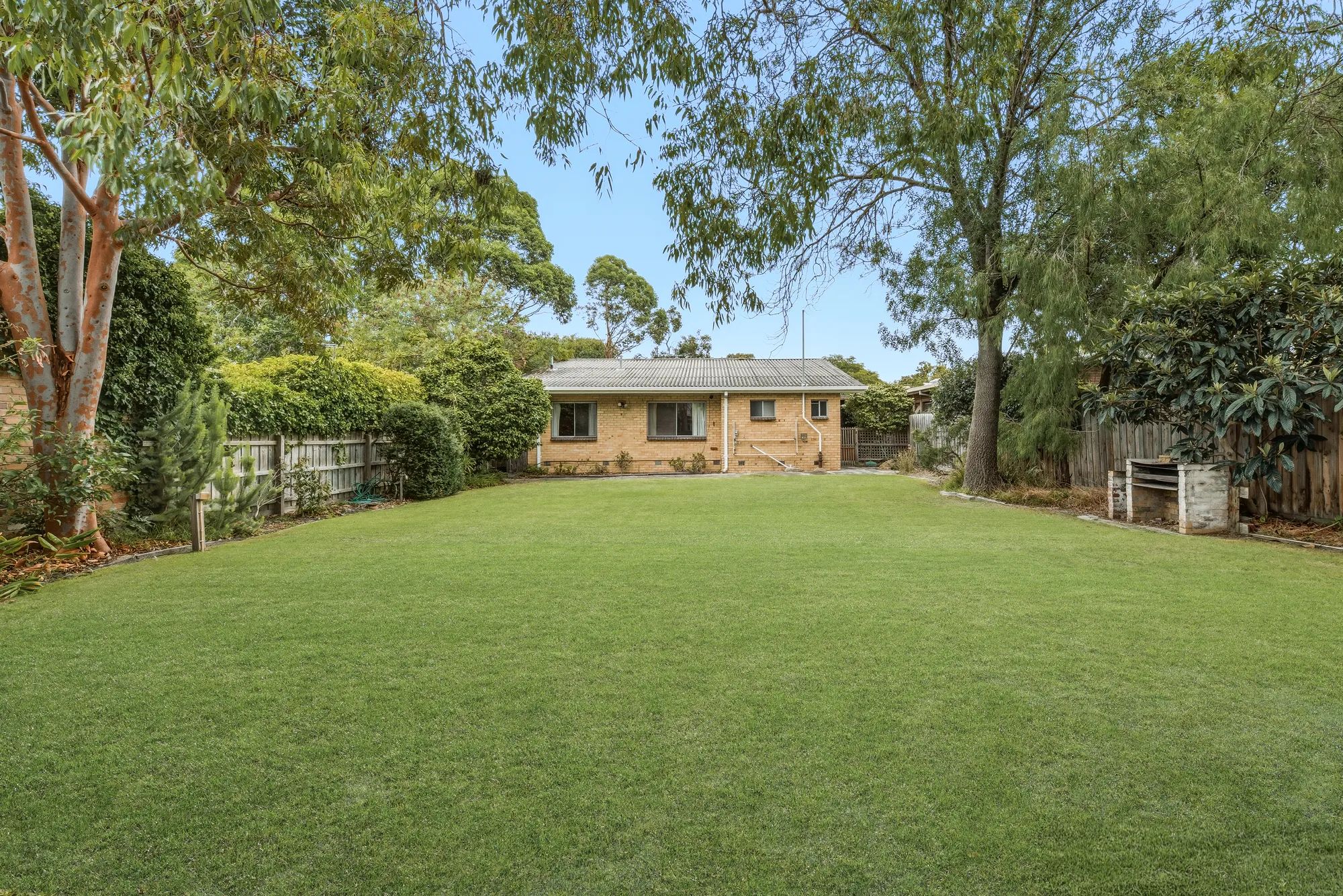 17 Tibbles Street — photo 11 of 11