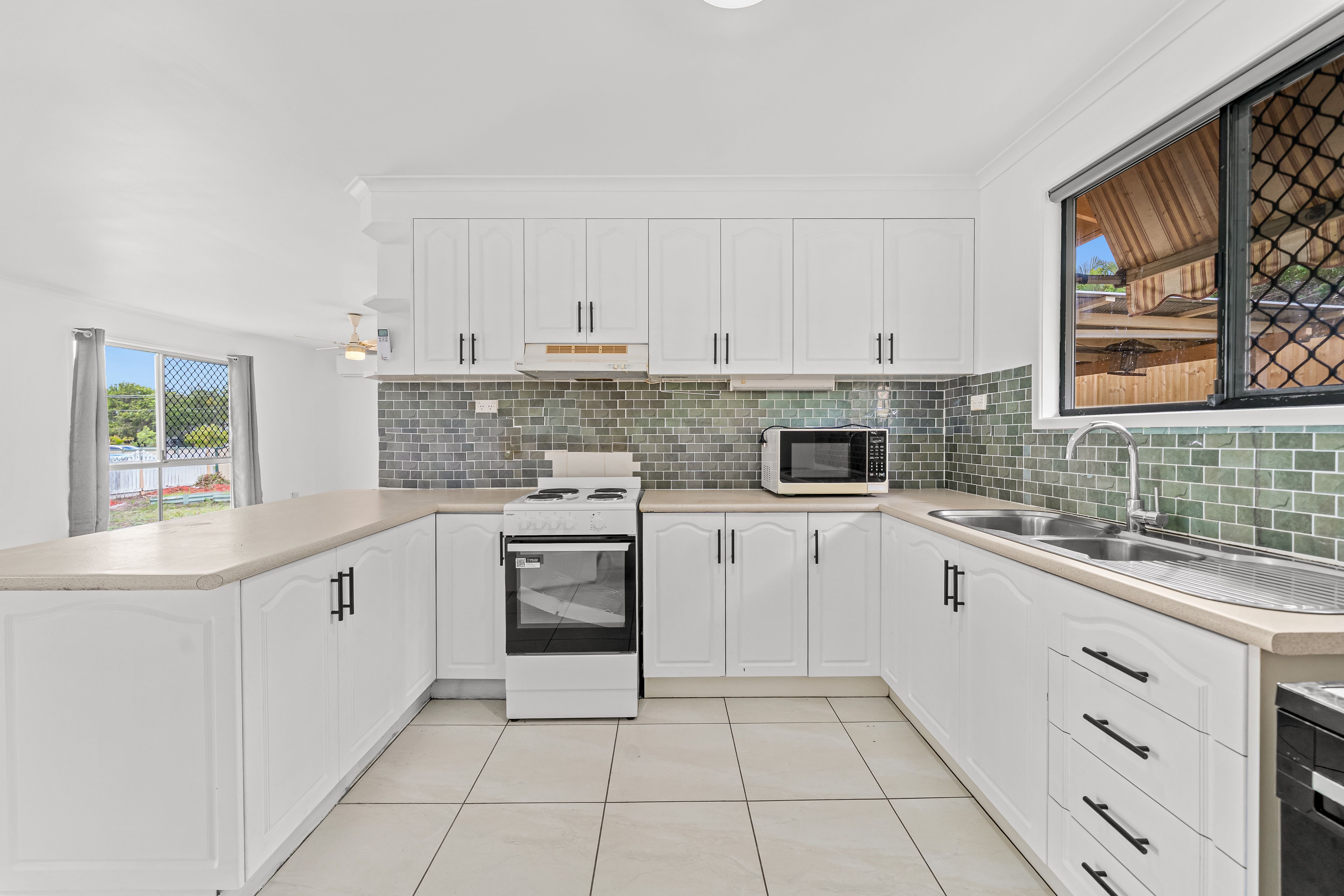 15 Canterbury Lane — photo 5 of 13