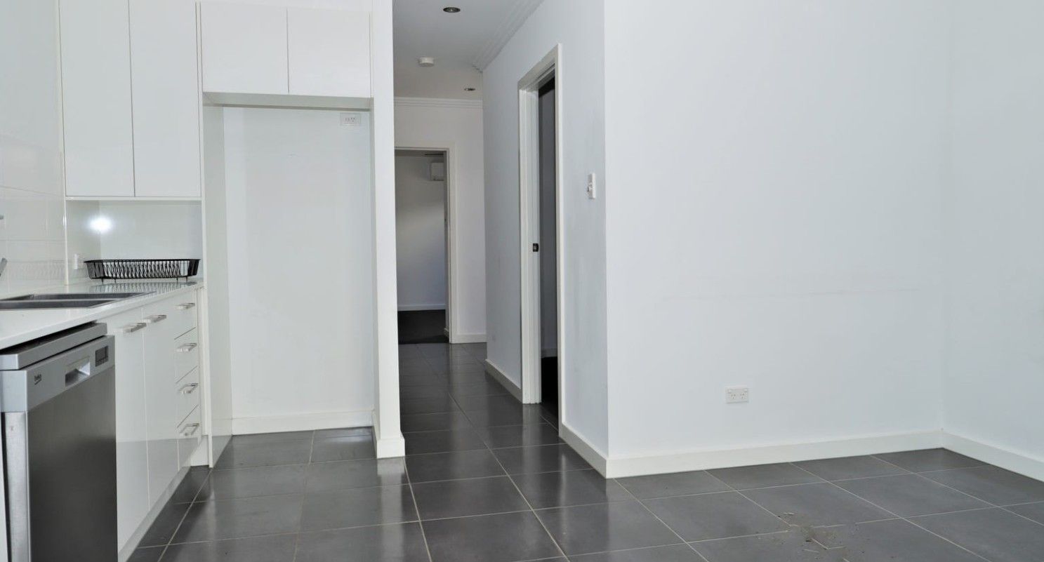 2/10 Waheed Street — photo 3 of 11