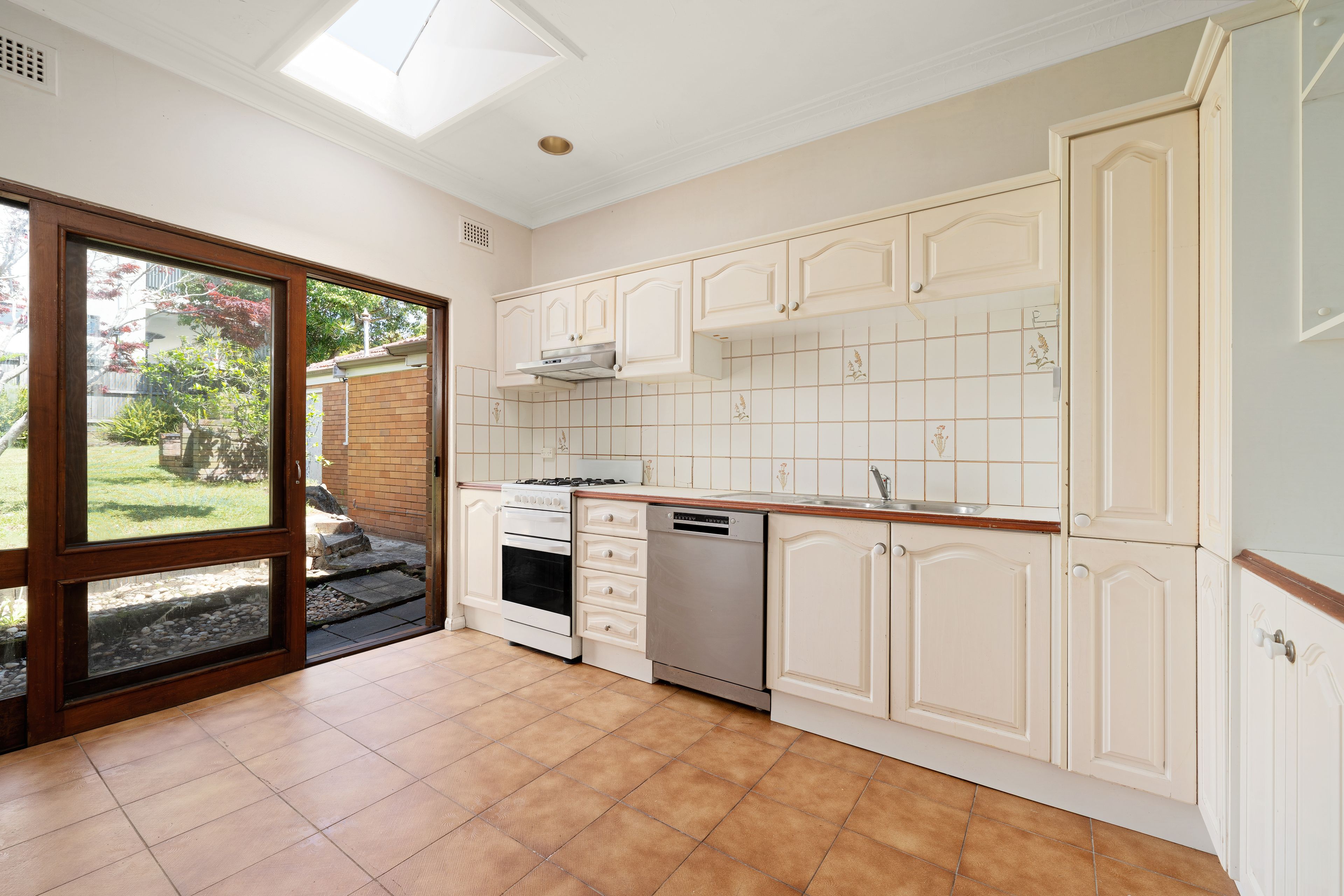 12 Aubrey Road — photo 8 of 14