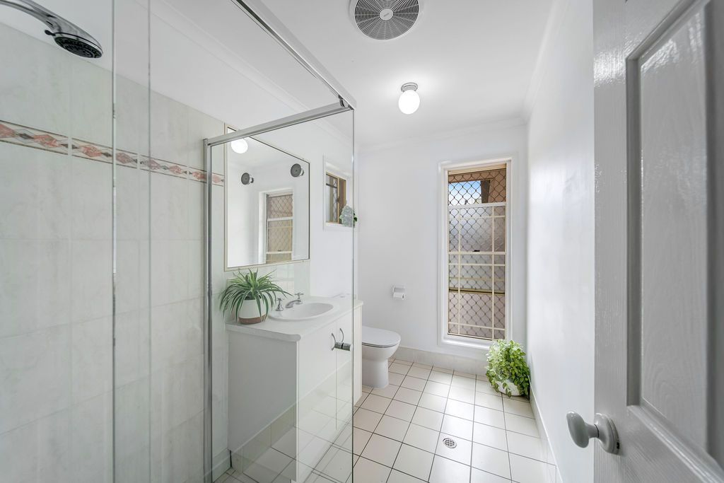 2/69 Anzac Avenue — photo 10 of 17