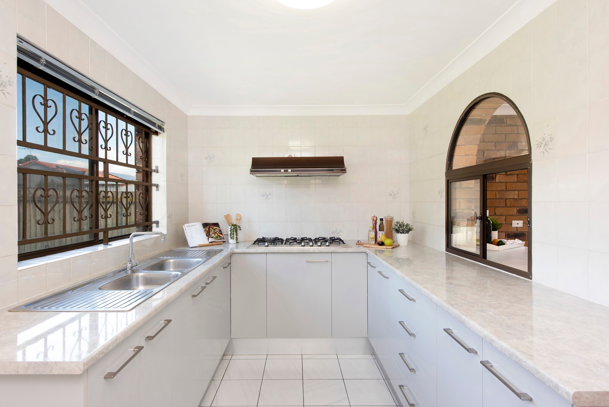 12 Lindisfarne Street, Carindale, QLD 4152